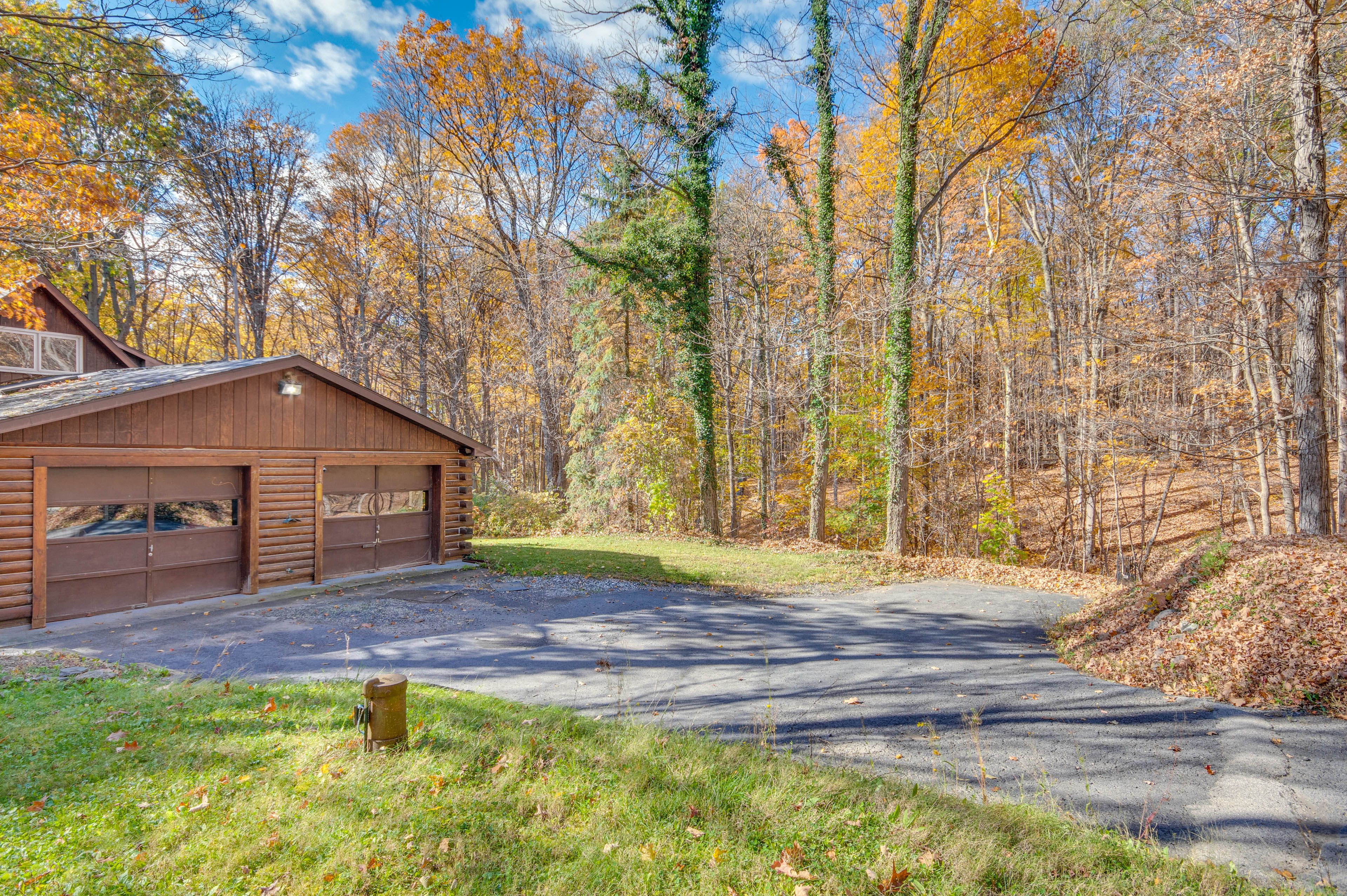 Parking | Seasonal Paved Driveway (4 Vehicles) | Gravel Driveway (3 Vehicles)