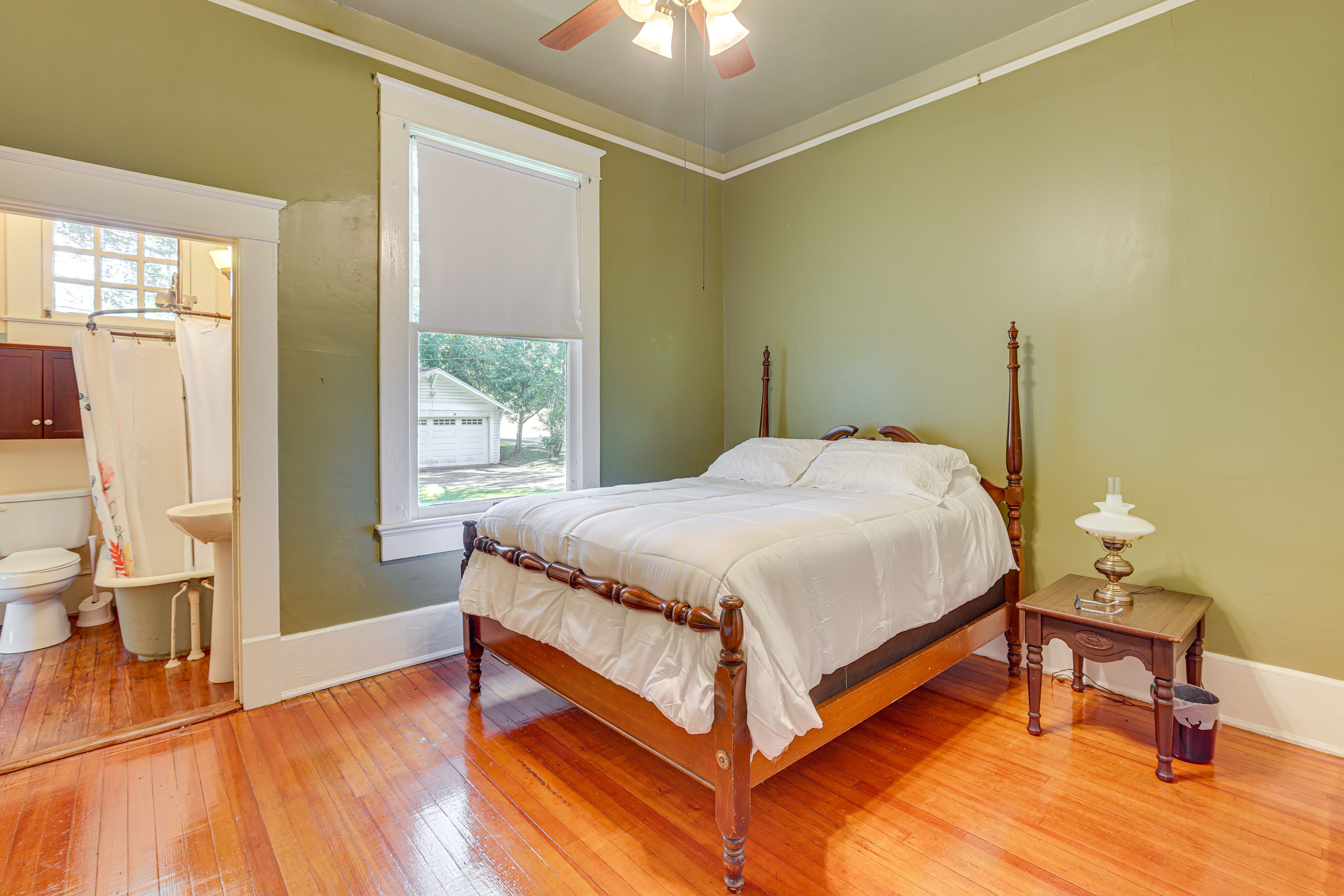 Bedroom 3 | 1st Floor | Queen Bed