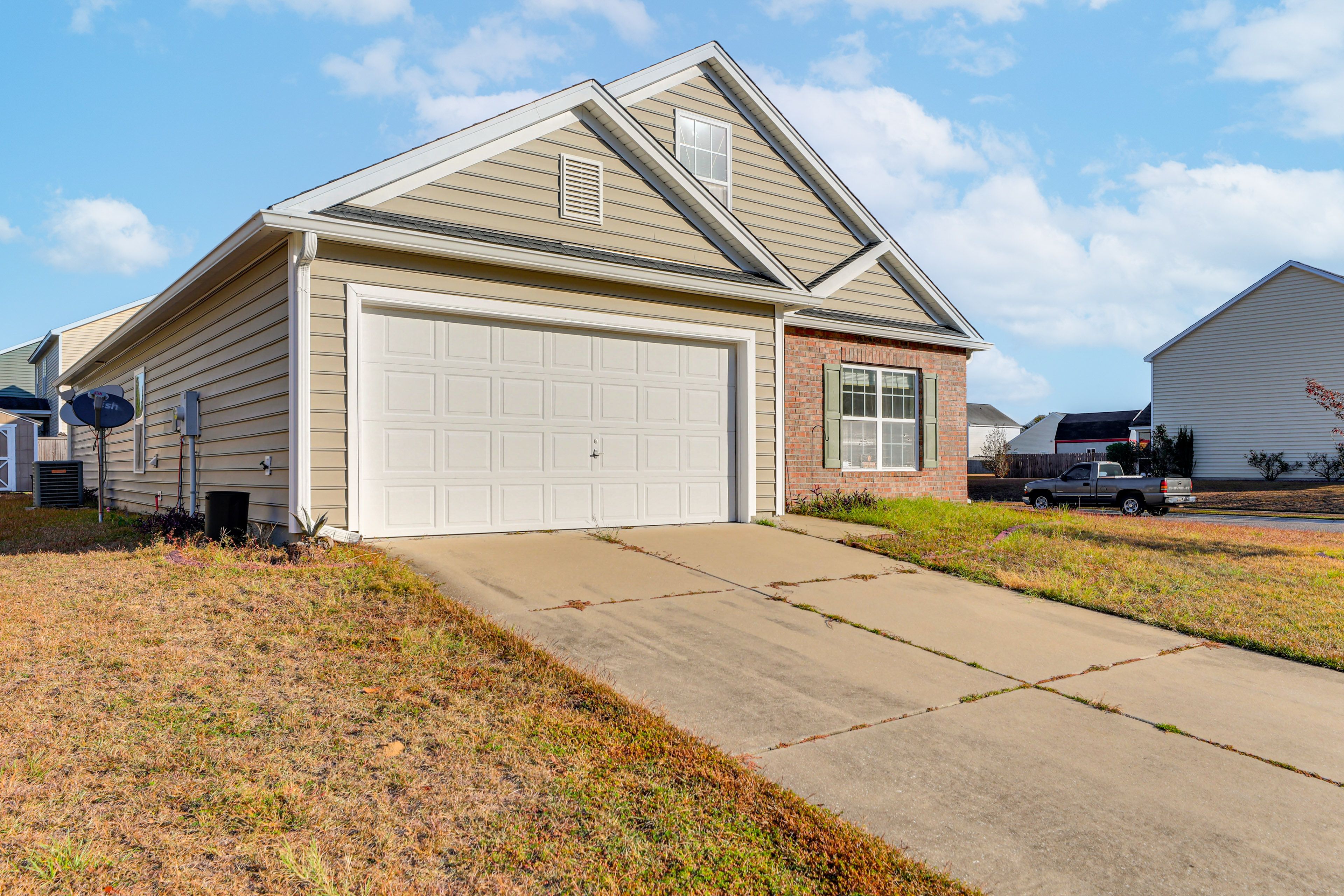 Parking | Driveway (2 Vehicles) | Lawn Parking (2 Vehicles)