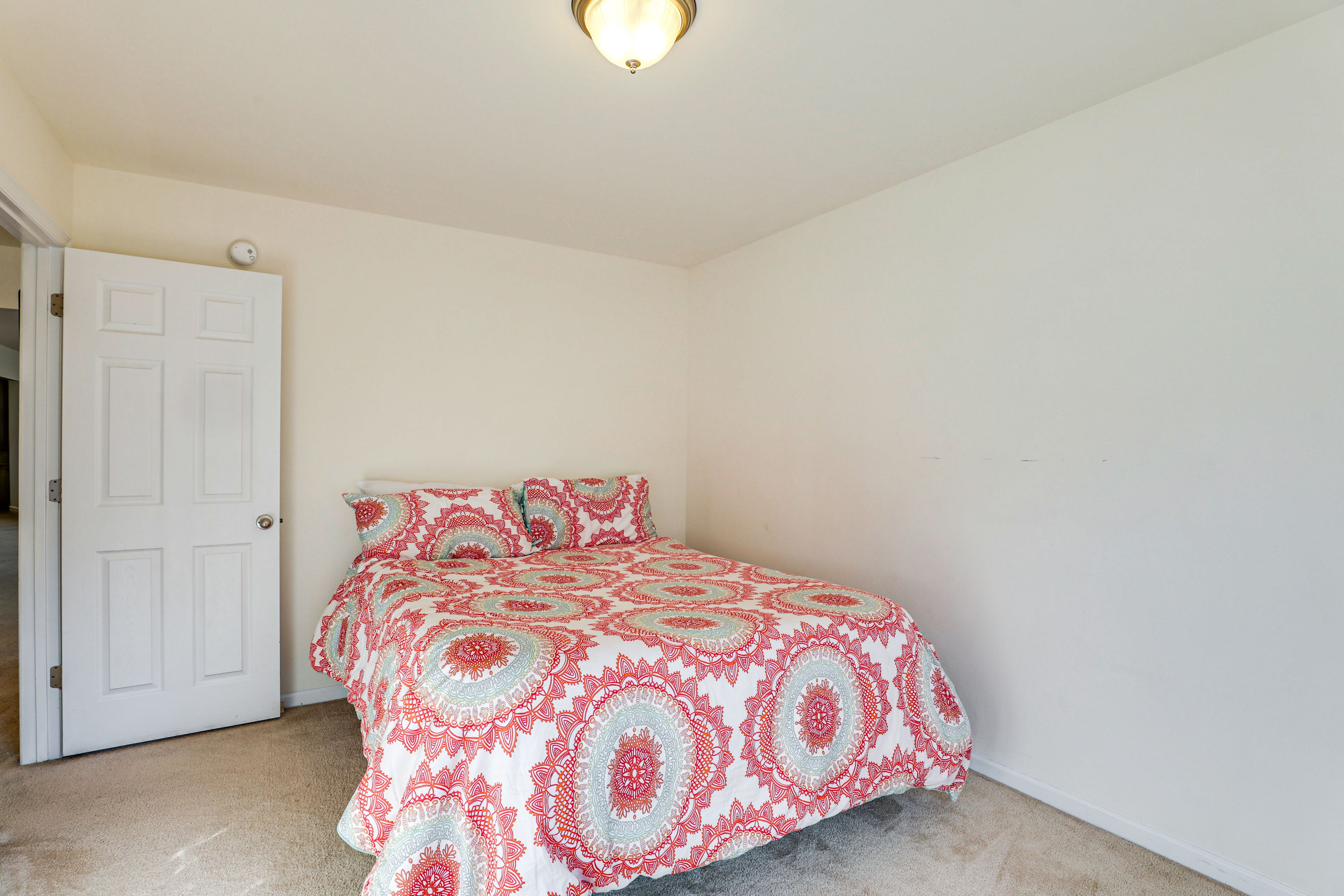Bedroom 1 | Full Bed | 1st Floor