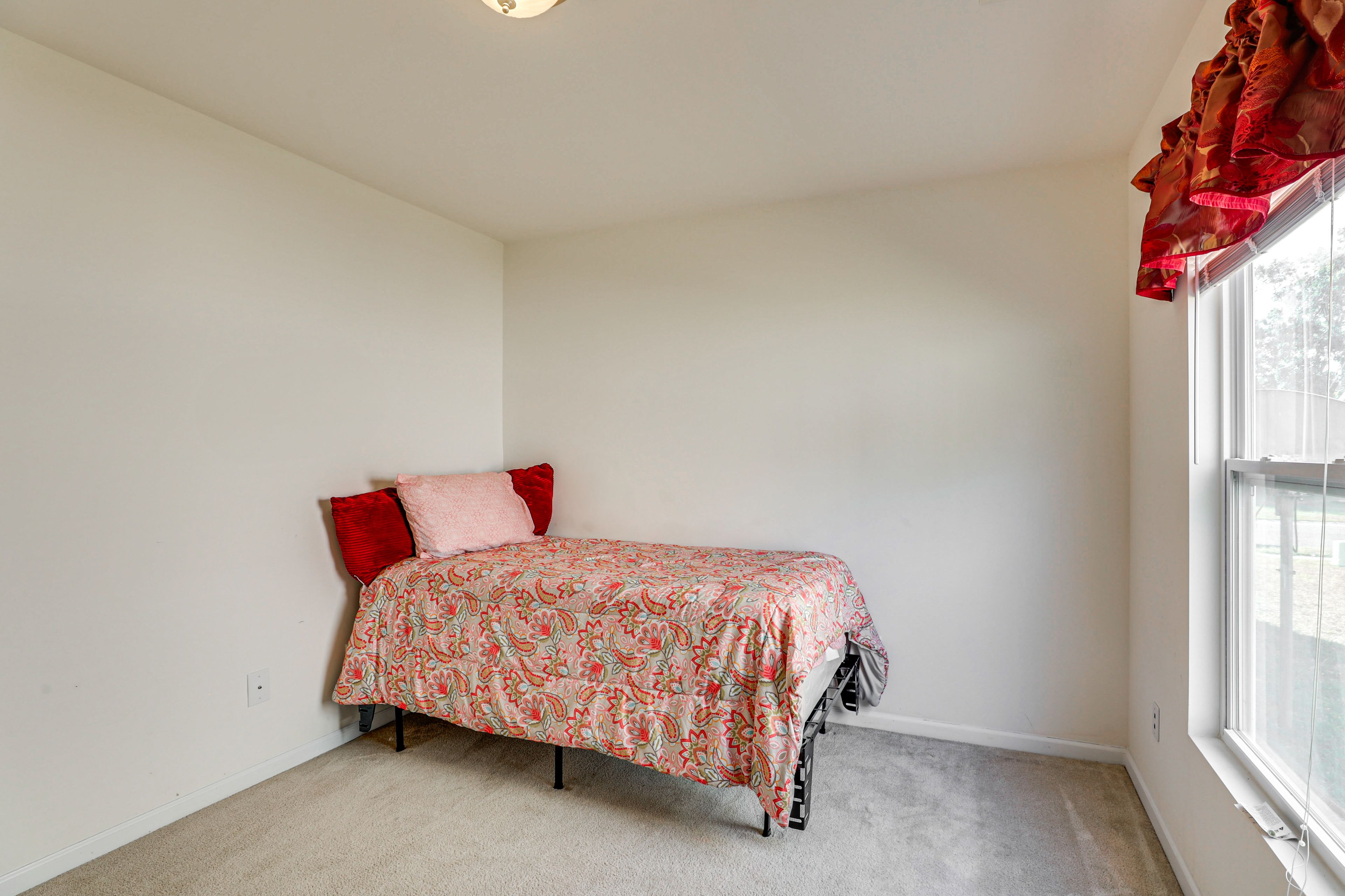 Bedroom 2 | Full Bed | 1st Floor