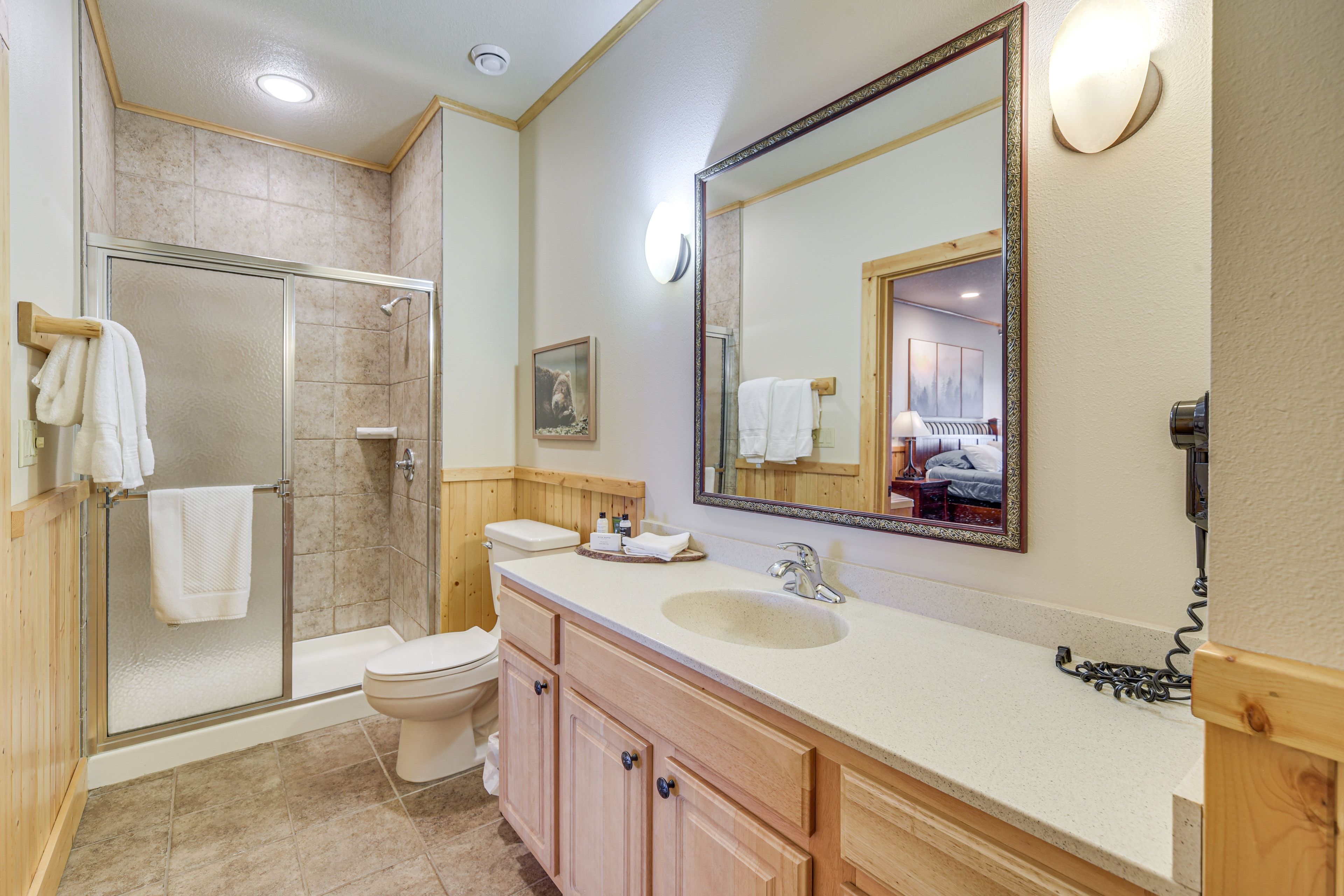 Full Bathroom | Towels Provided