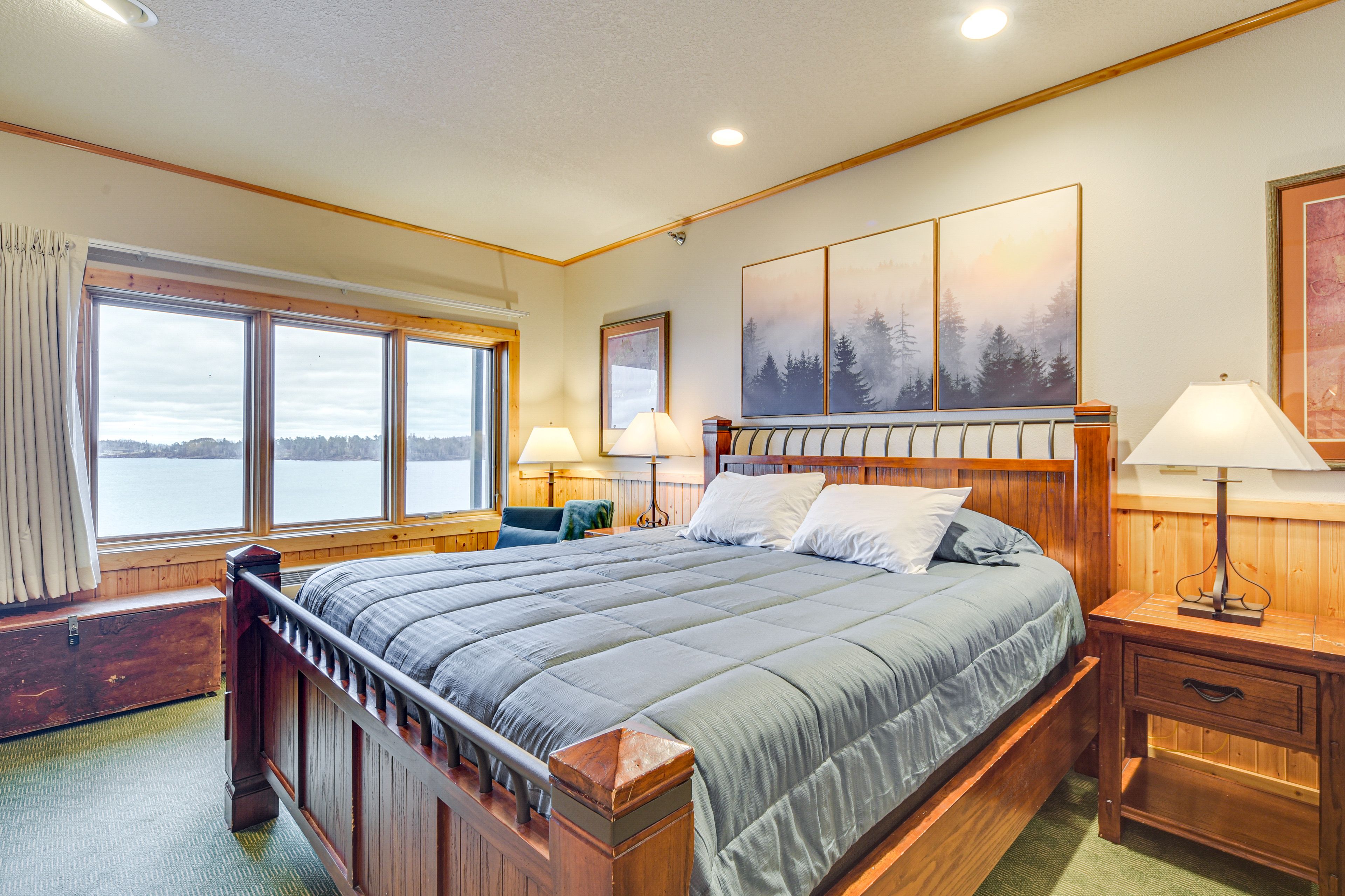 Bedroom 1 | King Bed | Jetted Tub