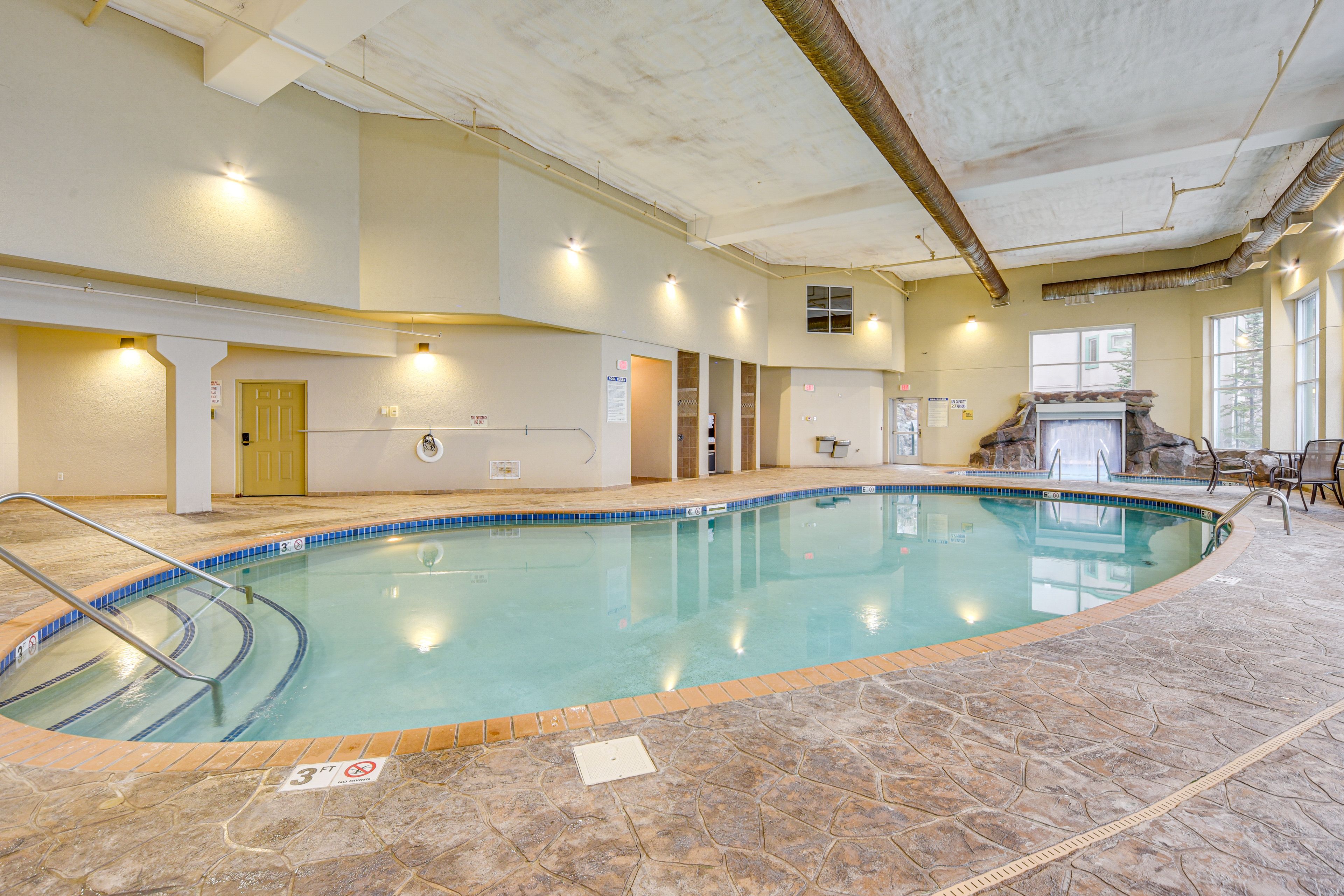 Community Amenities | Indoor & Outdoor Pools | Coin Laundry