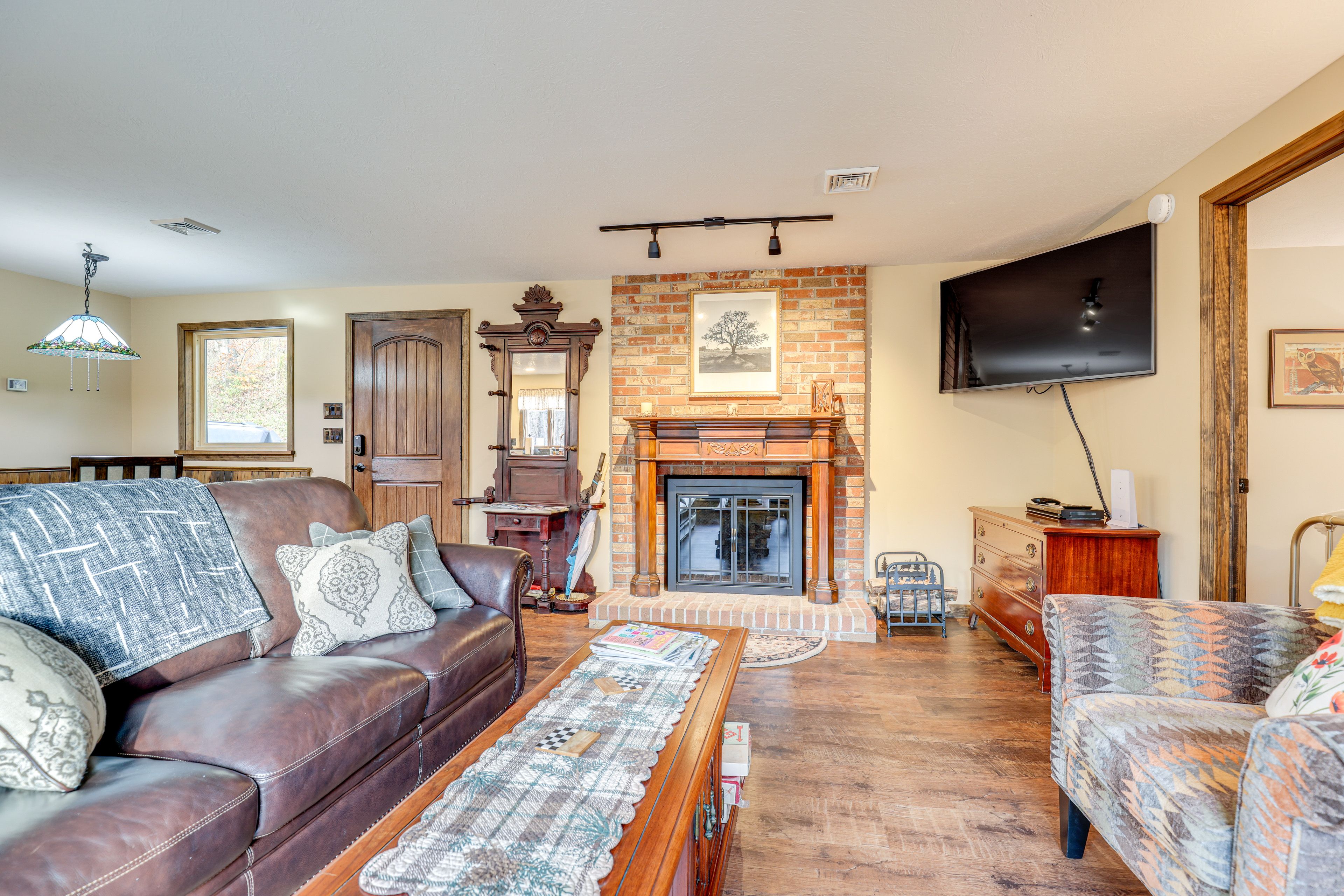 Living Room | Wood-Burning Fireplace | Cable TV