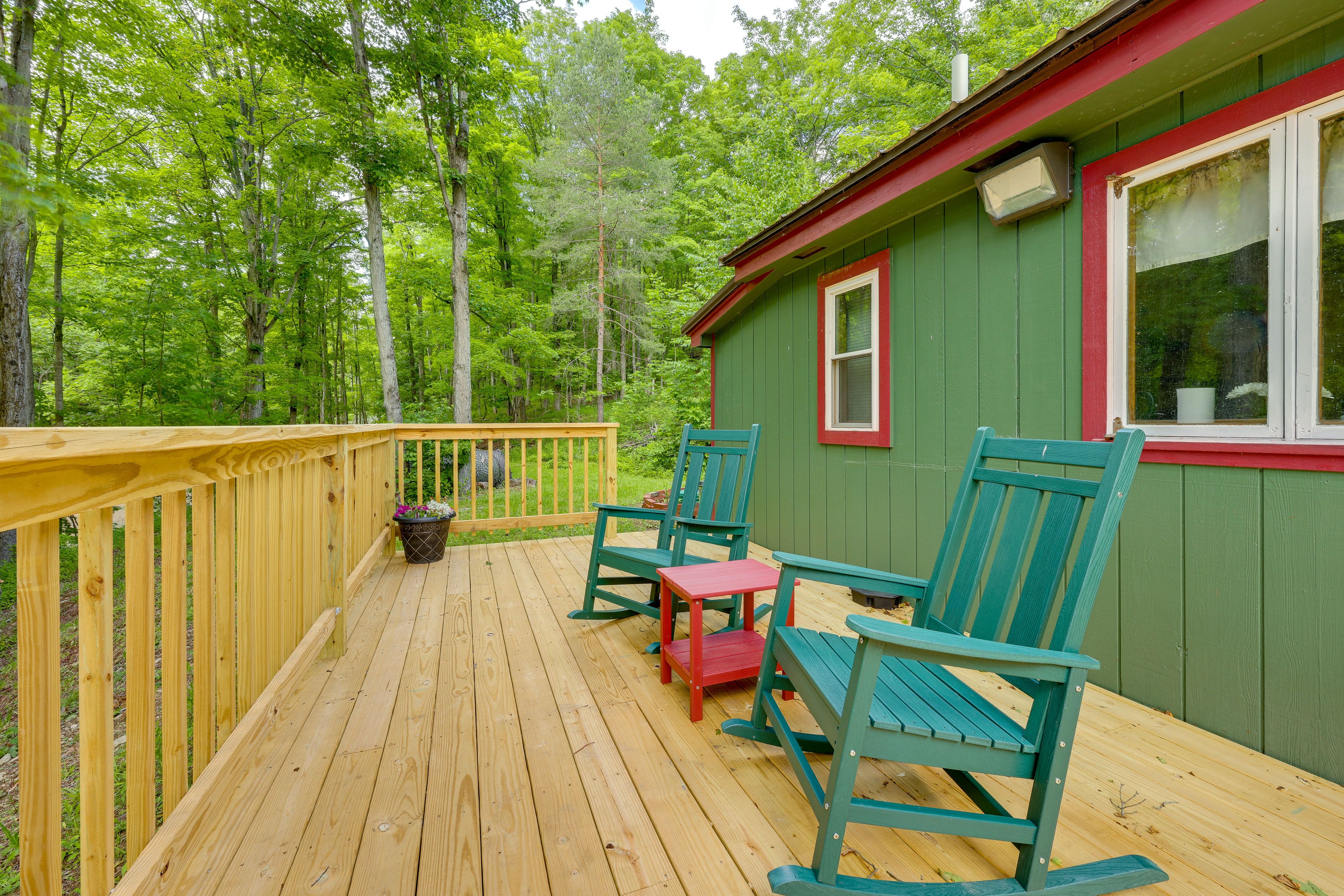 Wraparound Deck | Outdoor Dining & Seating