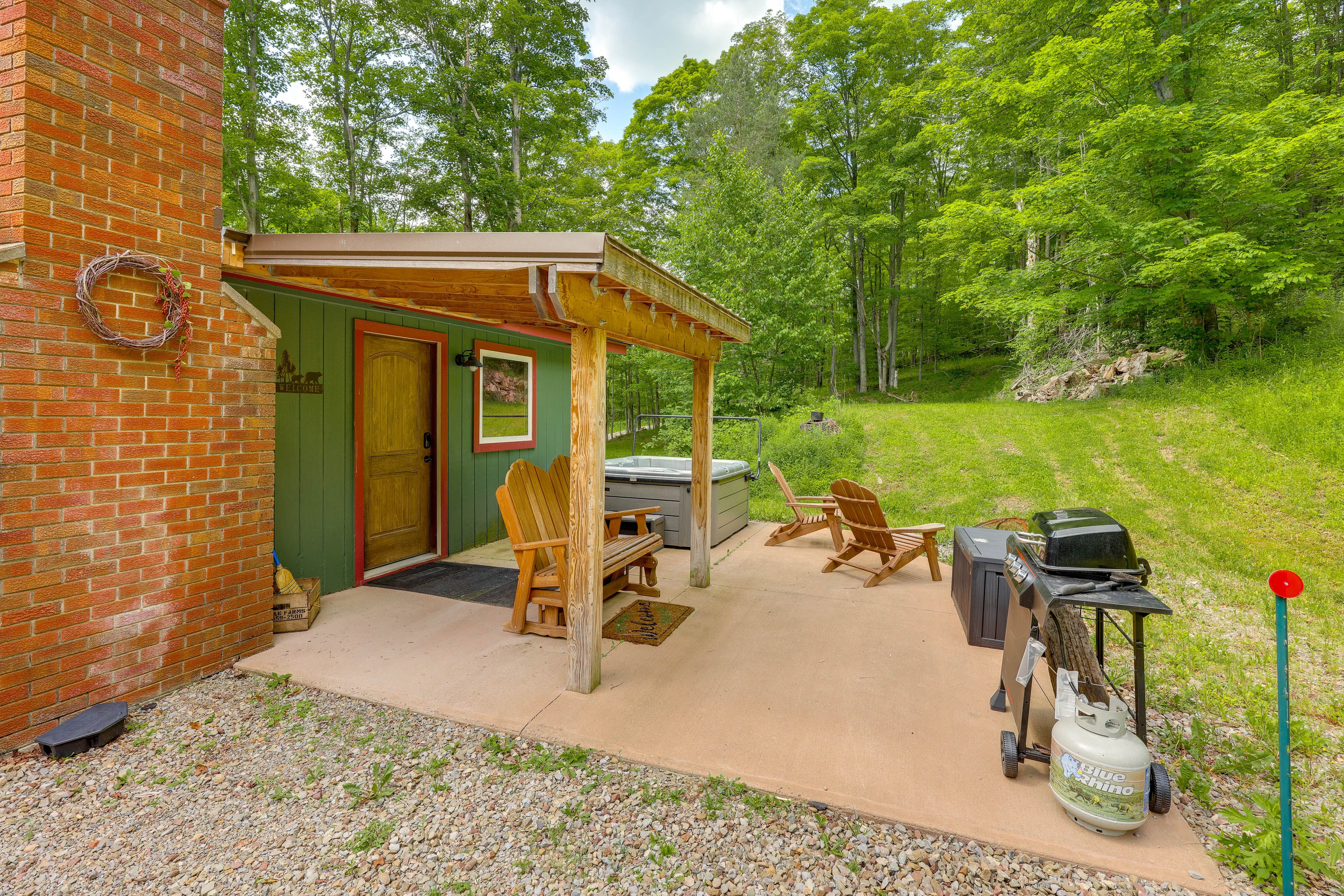 Furnished Patio | Private Hot Tub | Gas Grill | Fire Pit