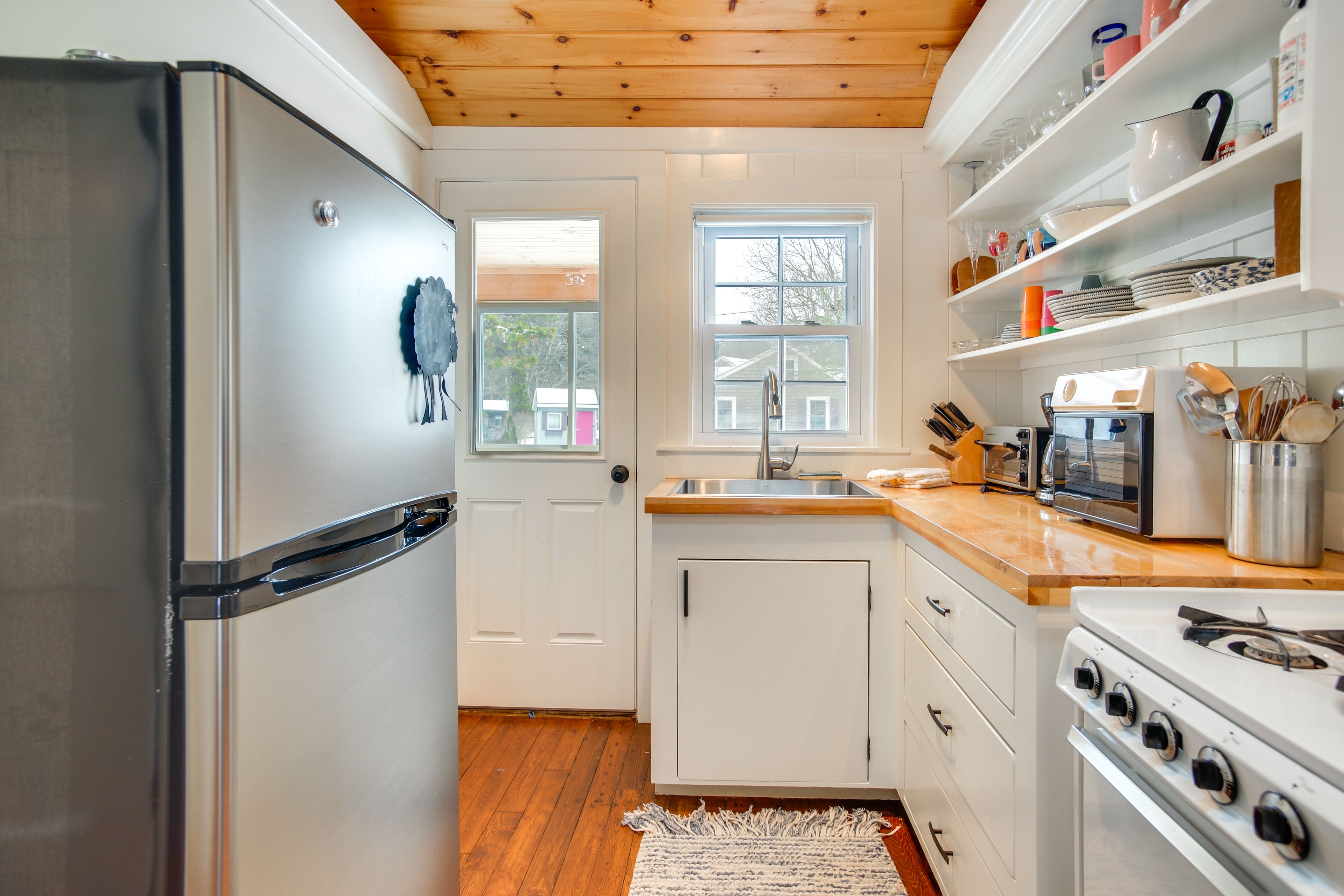 Kitchen | Toaster Oven | Drip Coffee Maker | Microwave