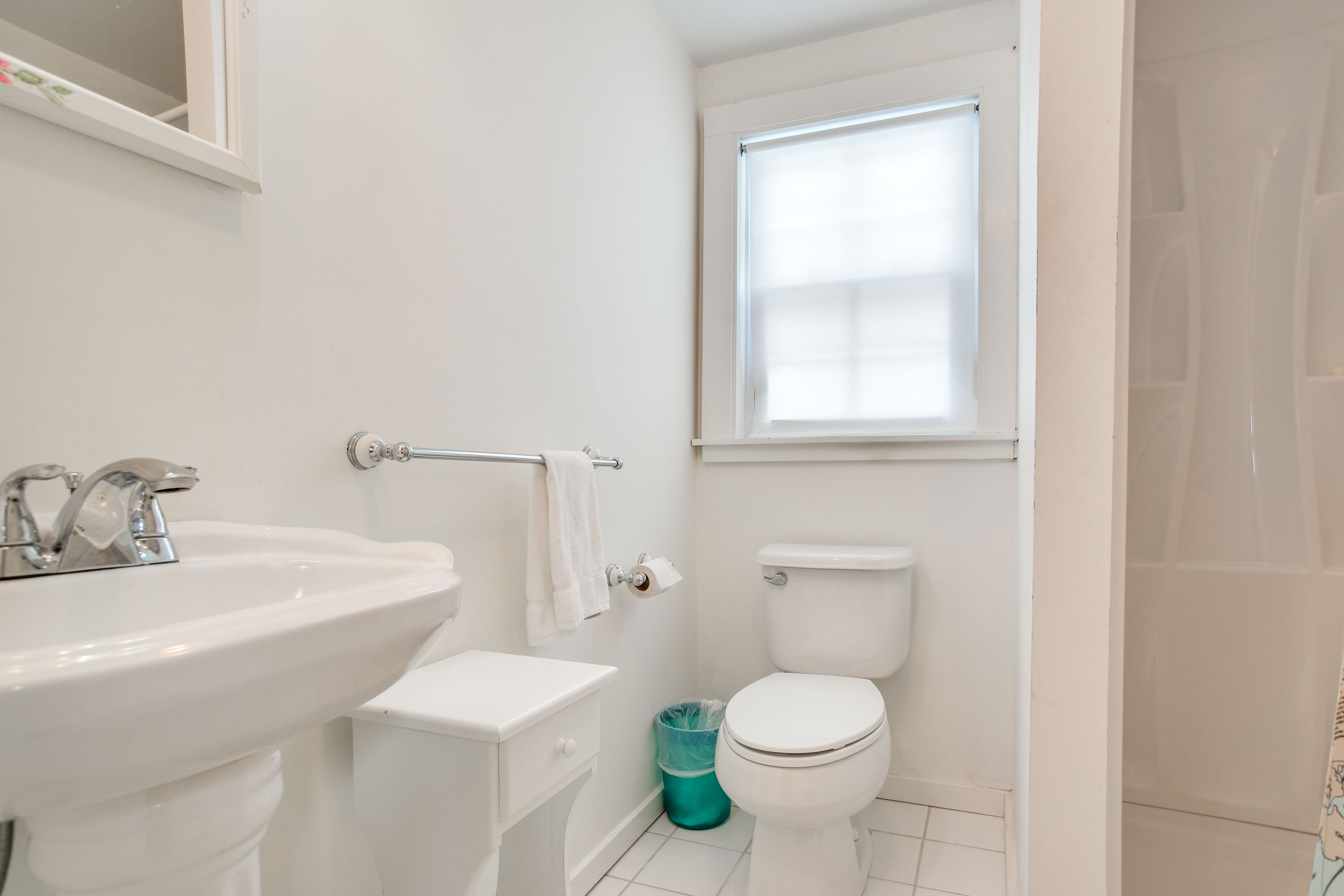 Full Bathroom | Towels Provided