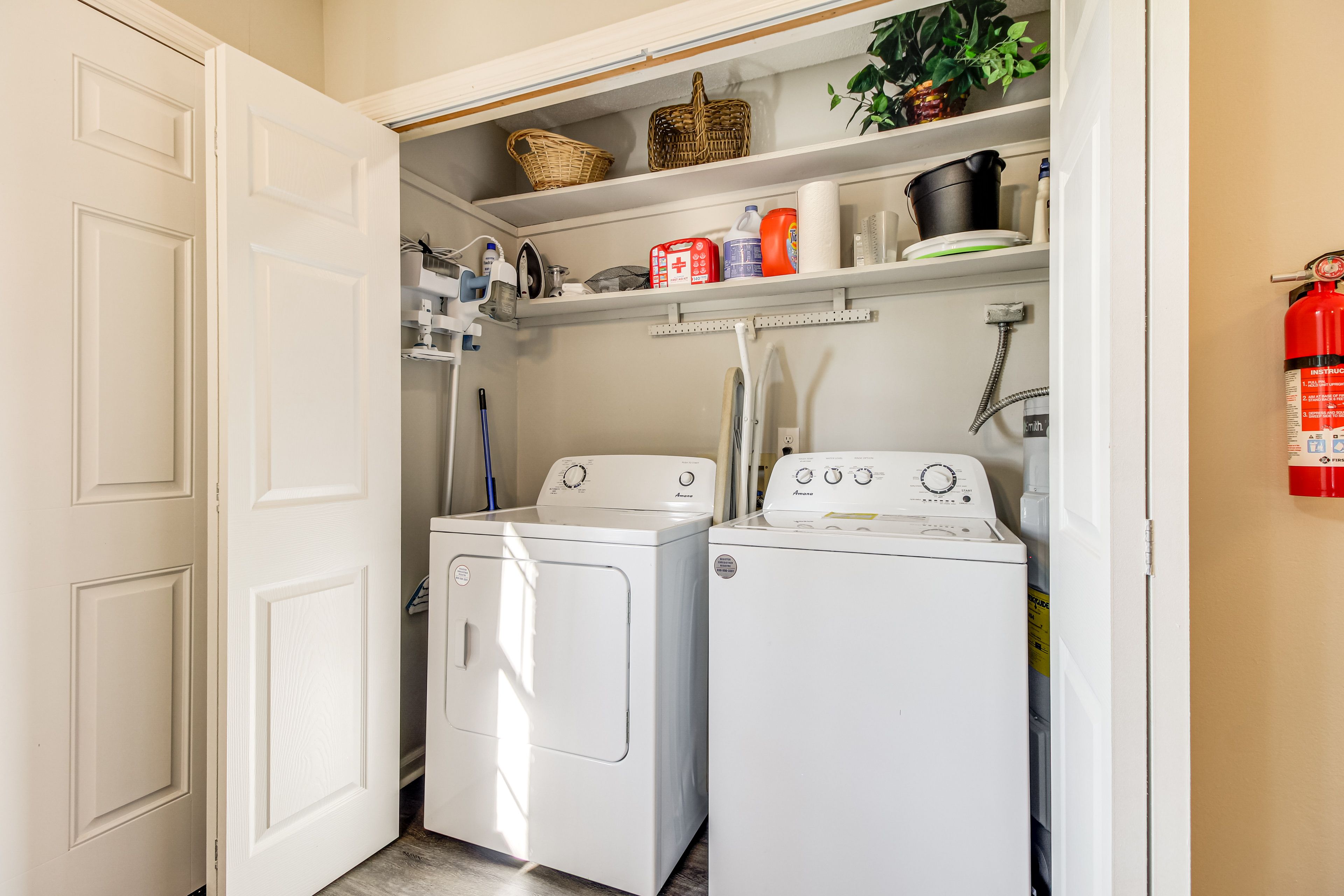 Laundry Room | Washer & Dryer