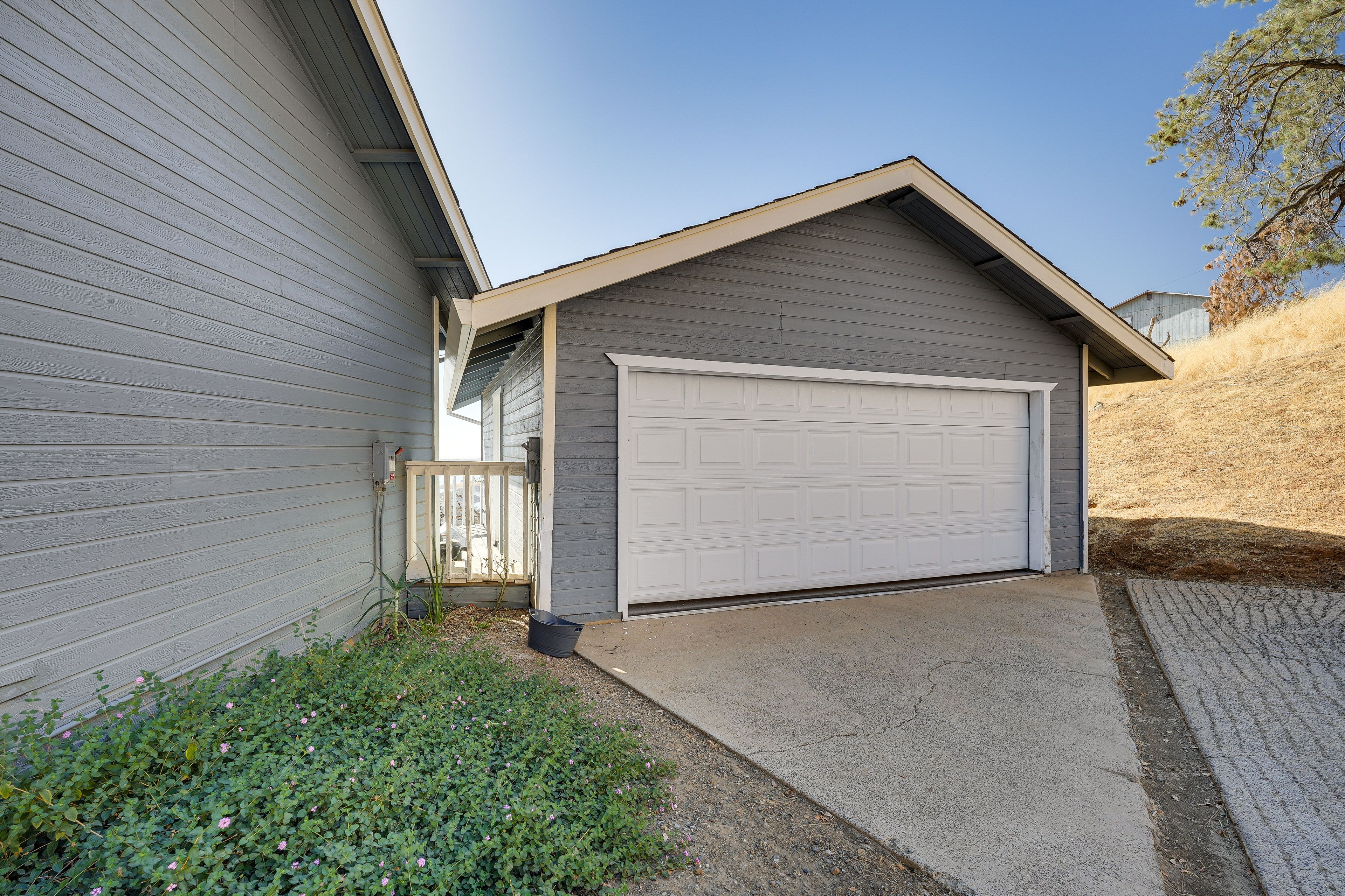 Parking | Garage (2 Vehicles) | Steep Driveway (3 Vehicles)