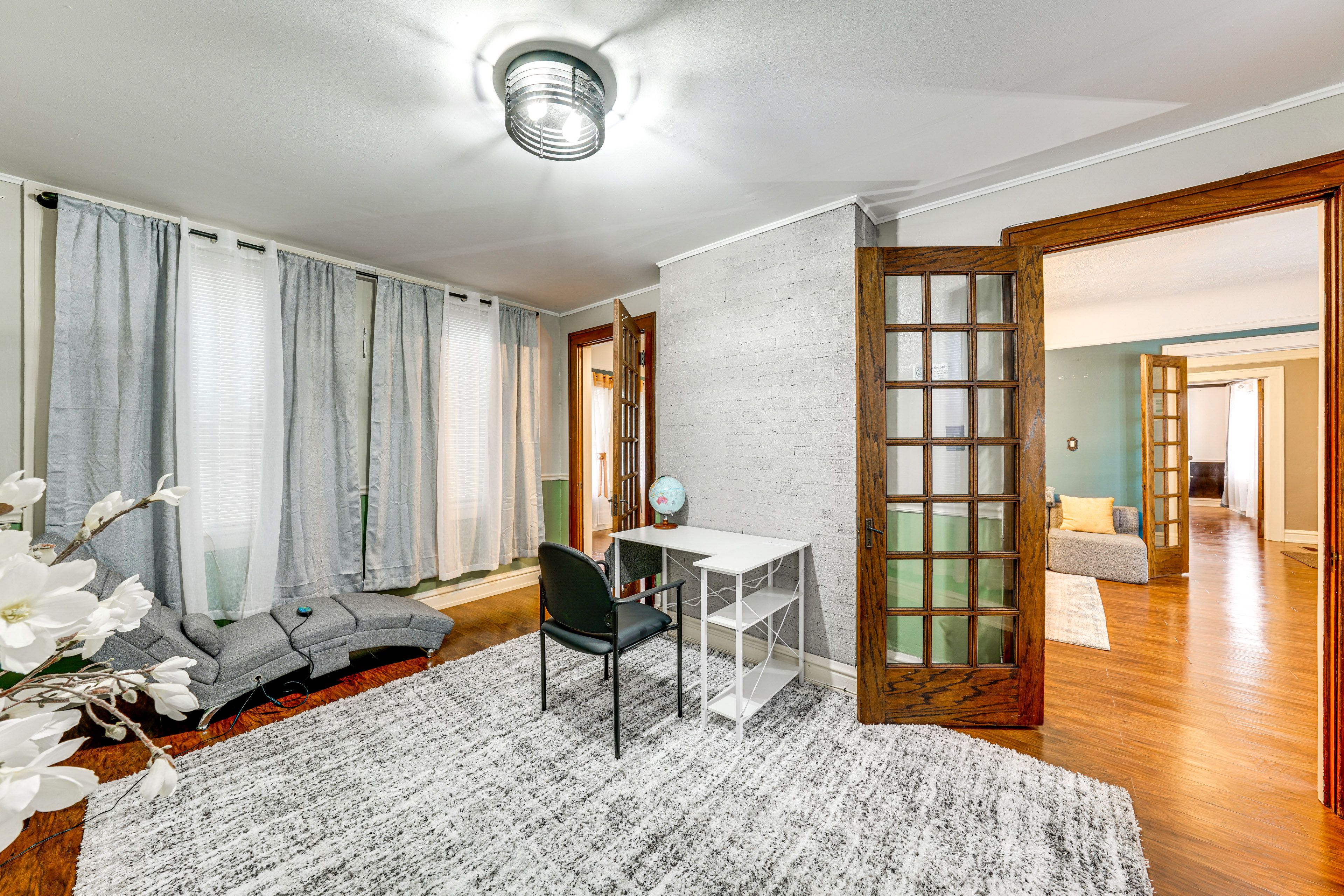 Office | Free WiFi | 1st Floor