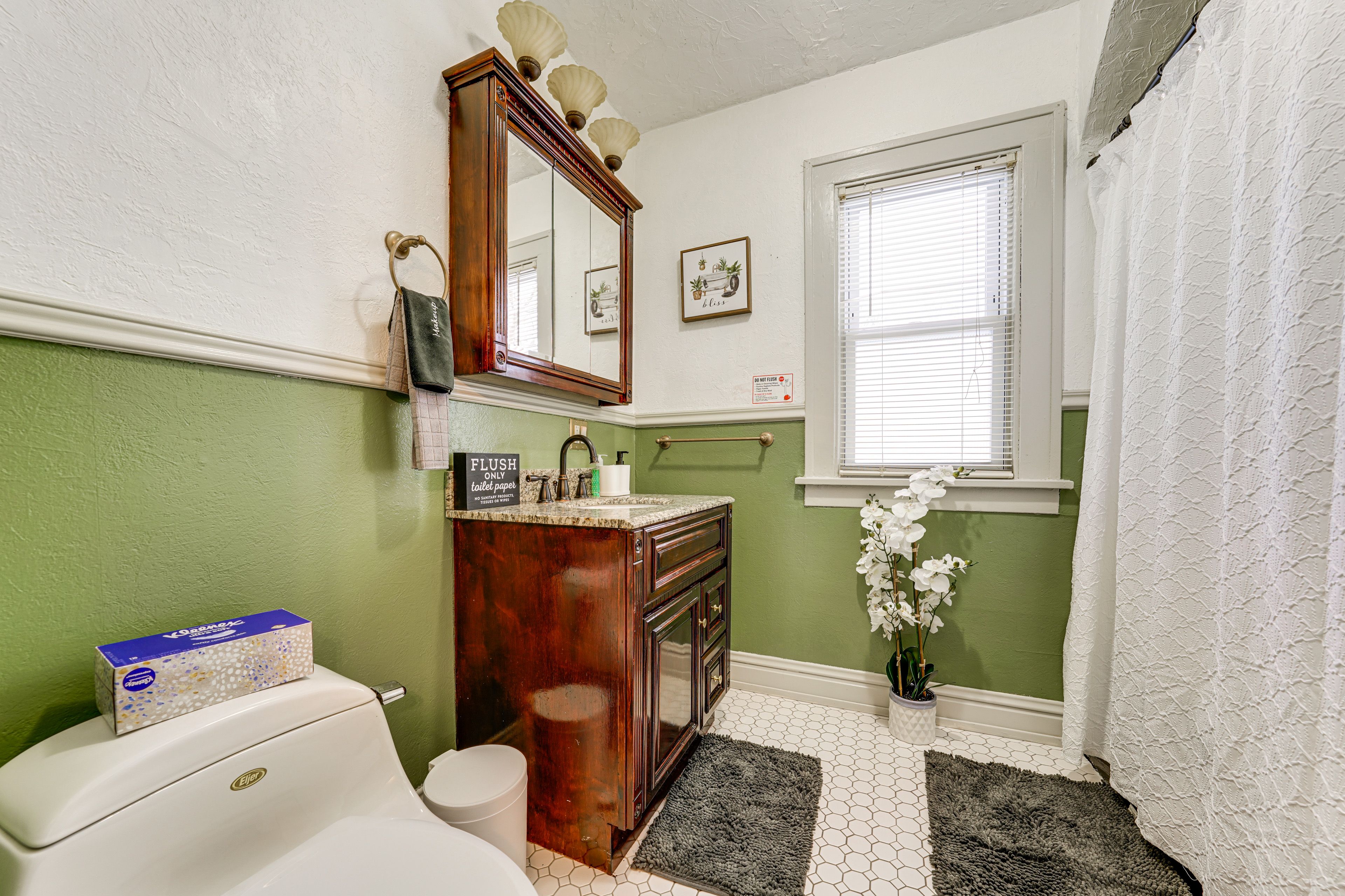 Full Bath | Towels | Hair Dryer | 2nd Floor