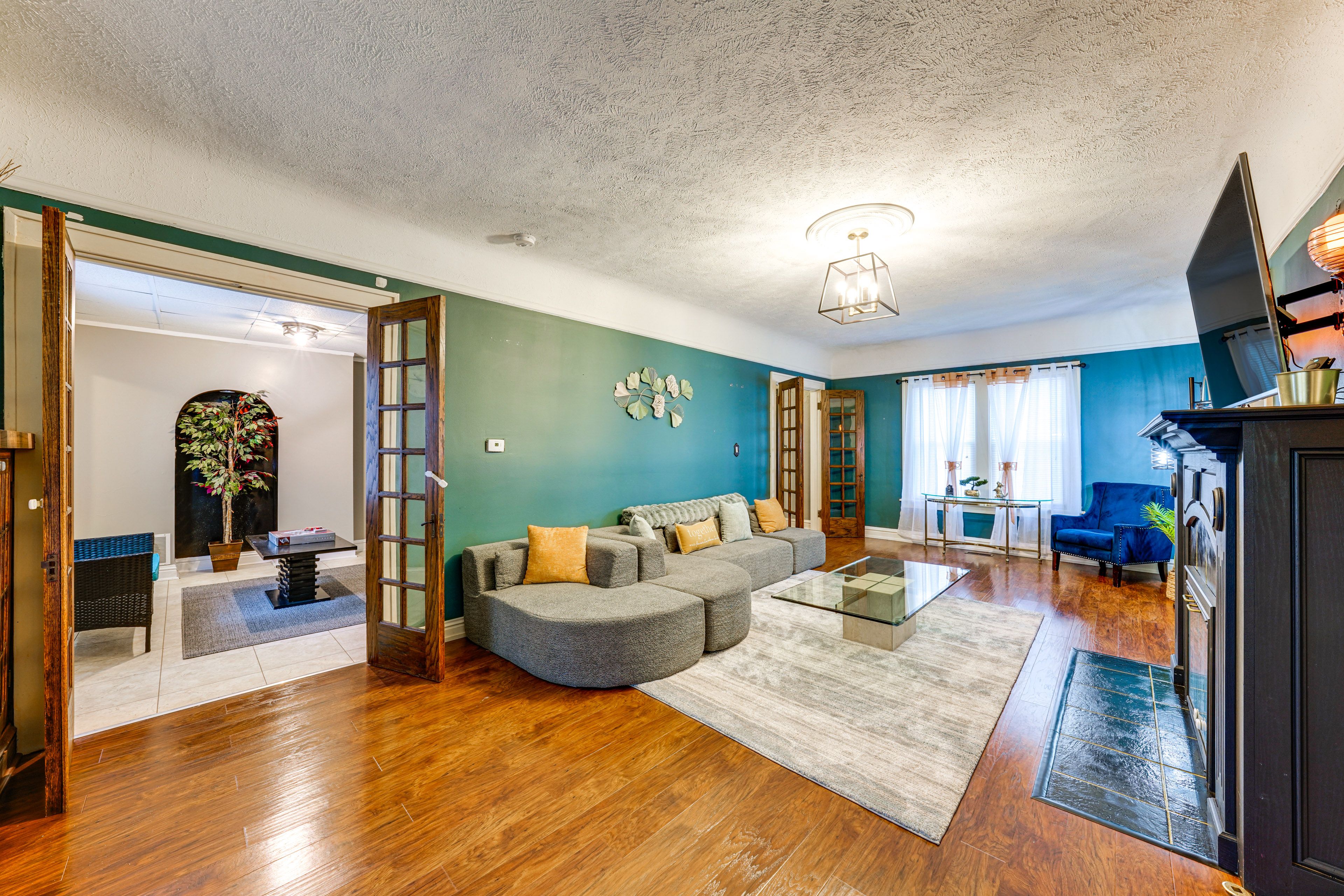 Living Room | Smart TV | Board Games | 1st Floor