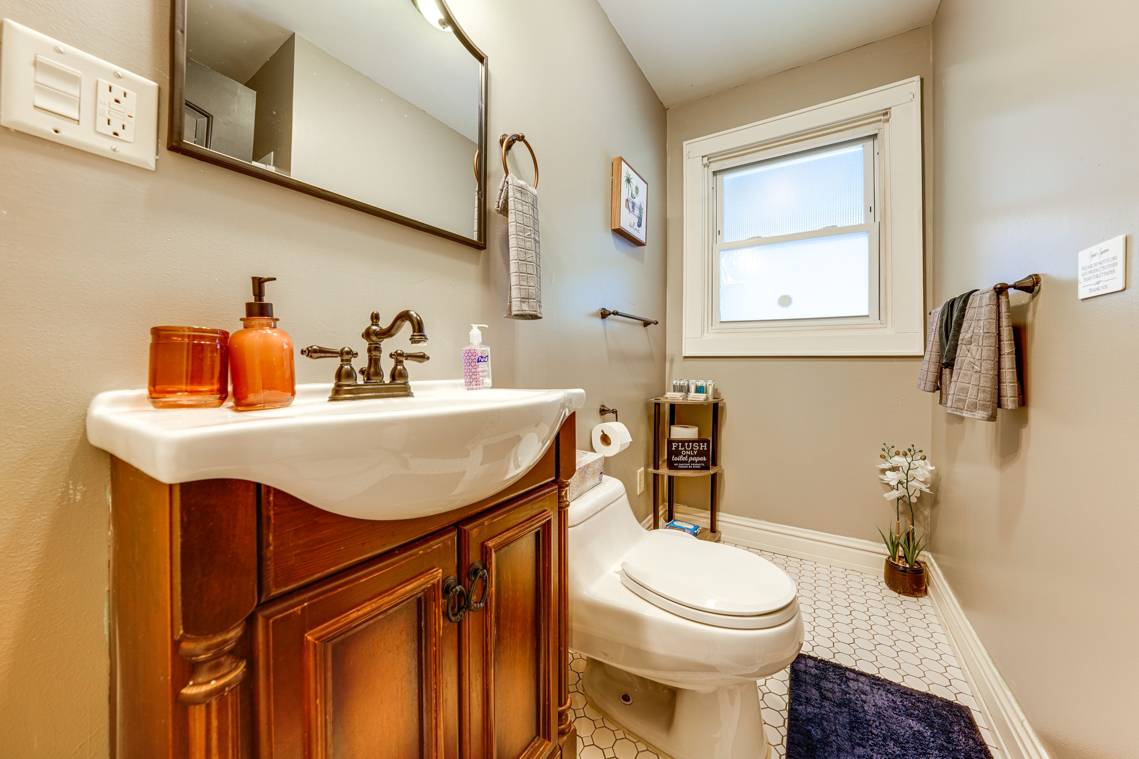 Full Bath | 1st Floor