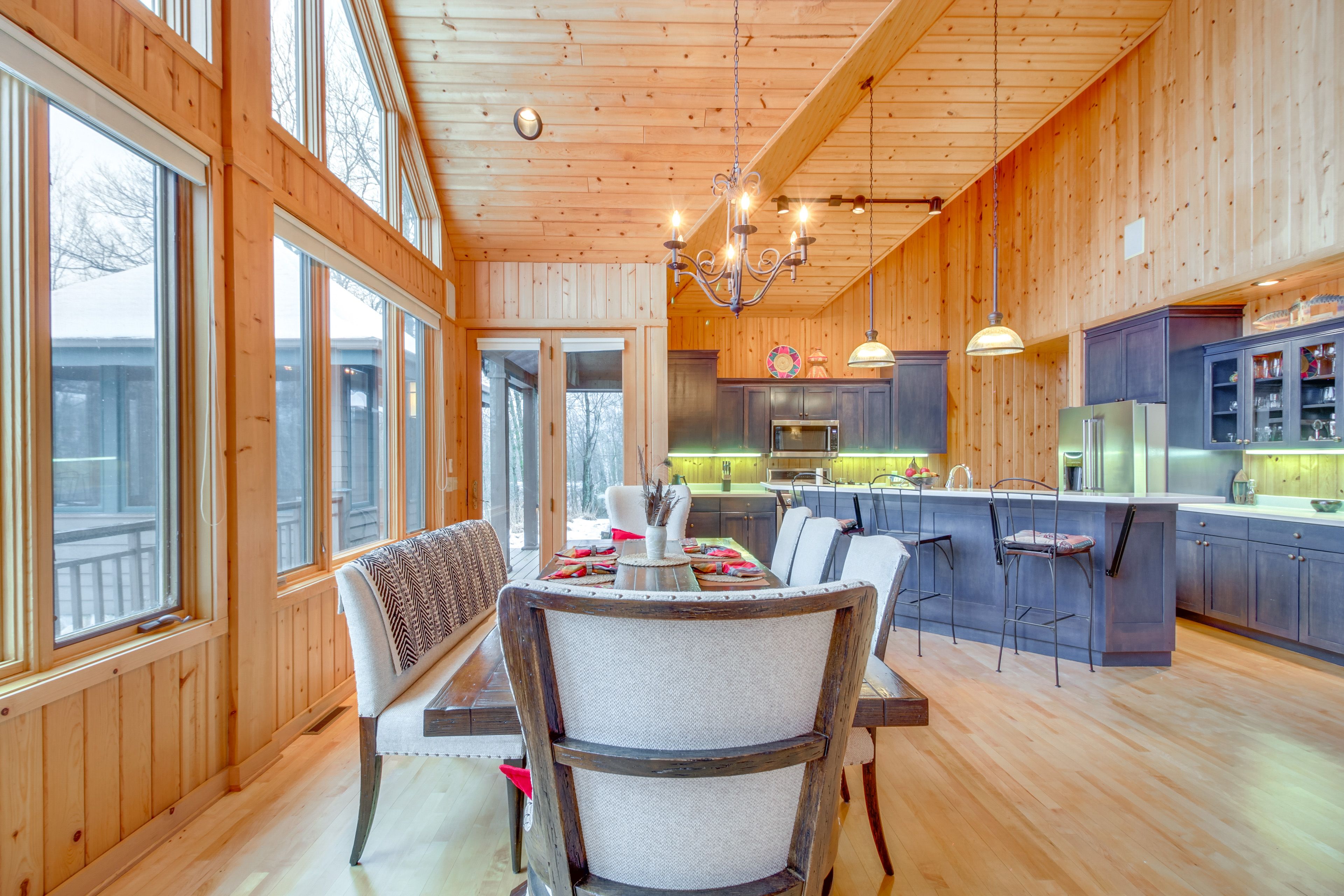 Dining Area | Dishware/Flatware | Main Floor