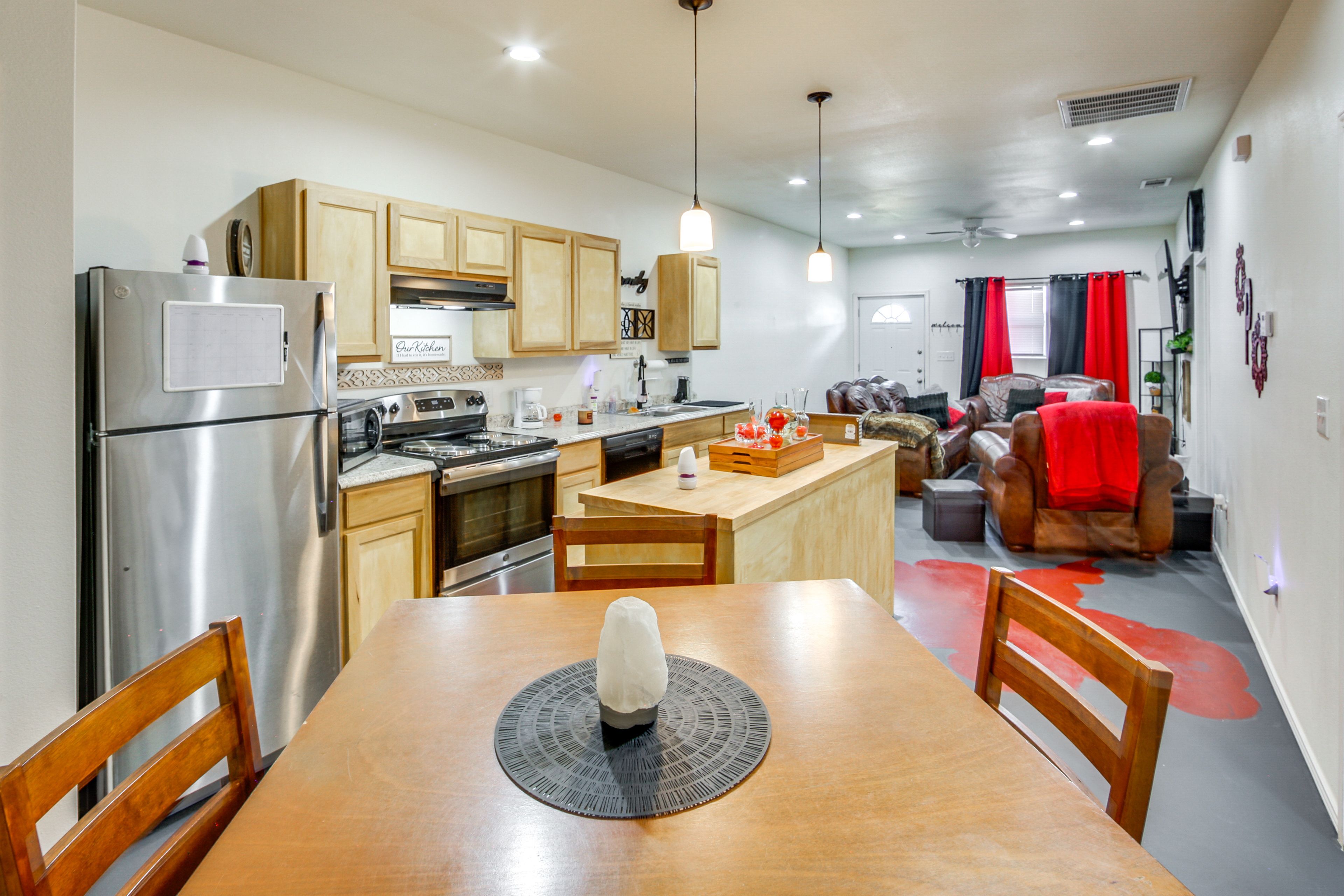 Mineola Vacation Rental | 2BR | 2BA | Half Step Required | 1,150 Sq Ft