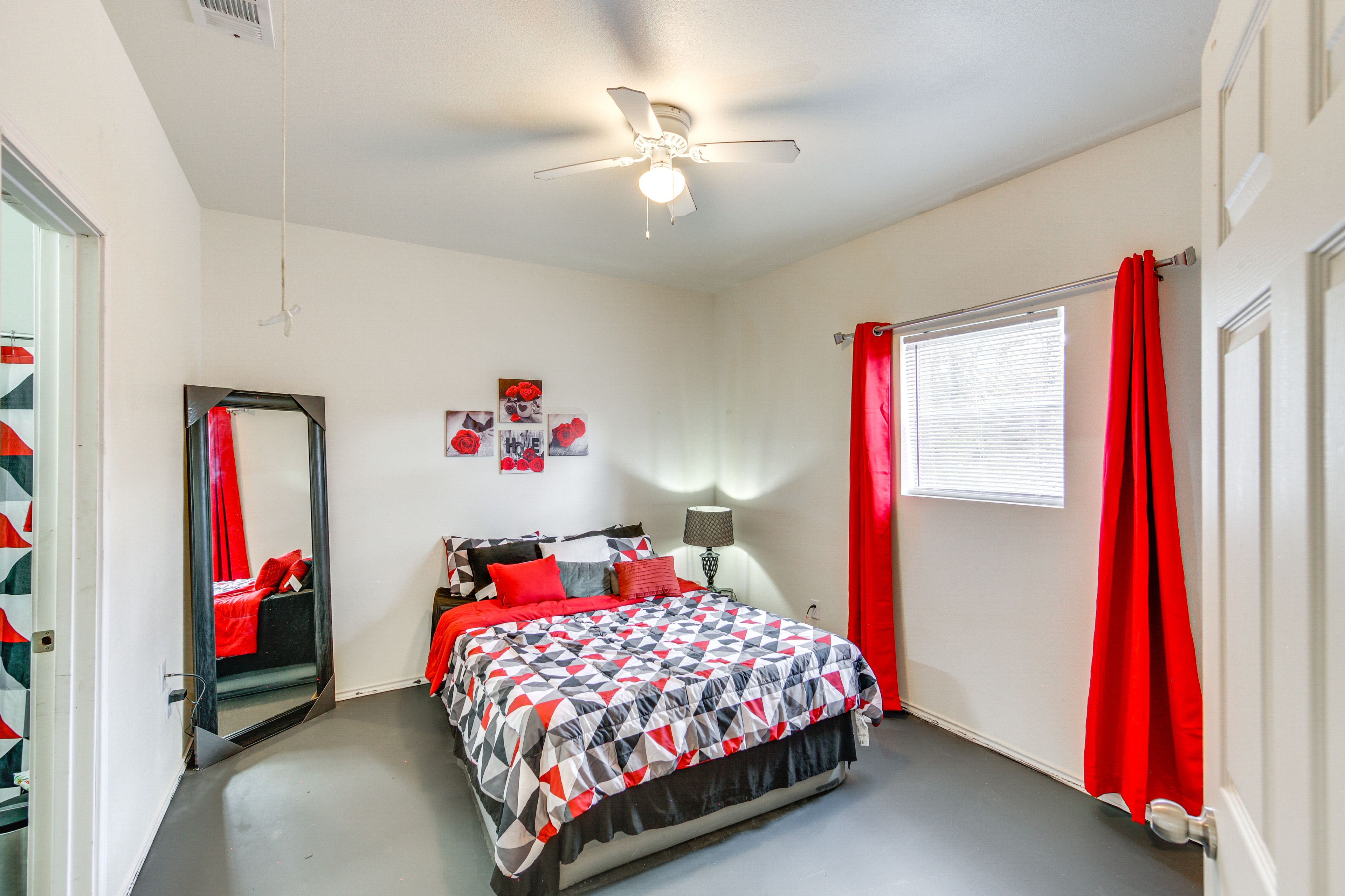 Bedroom 1 | Queen Bed | Linens Provided | Smart TV w/ Cable