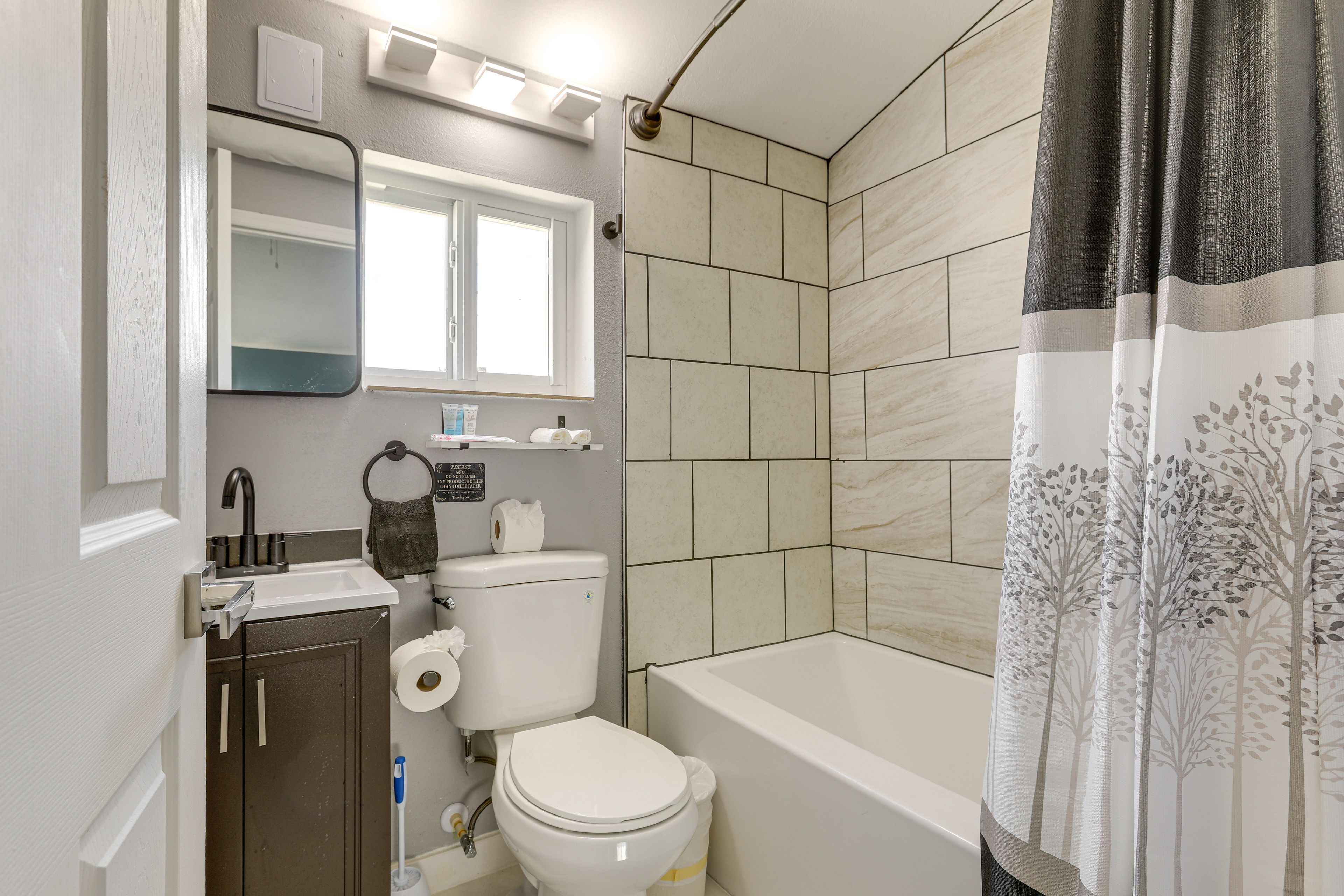 En-Suite Bathroom | 2nd Floor