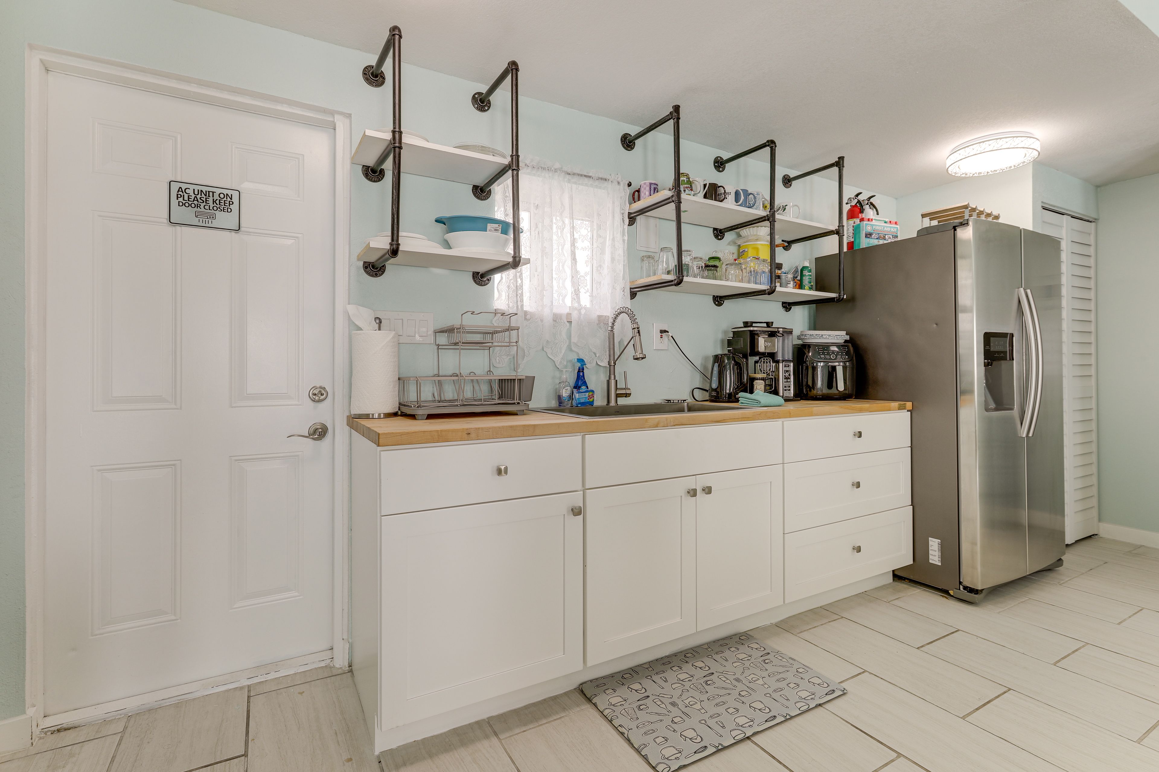 Kitchenette | Self Check-In | Central Heating & A/C