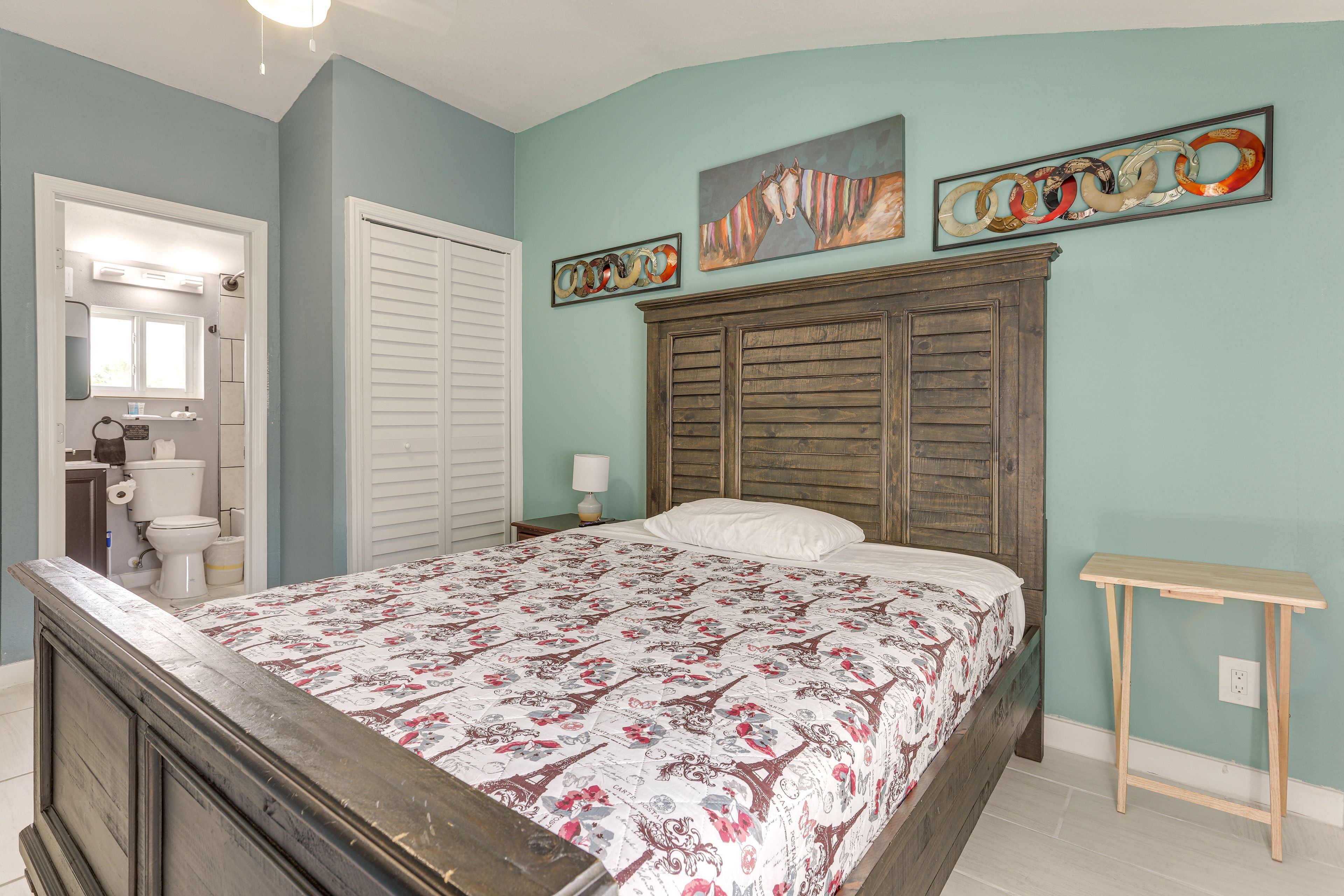 Bedroom 2 | 2nd Floor | Queen Bed | Smart TV