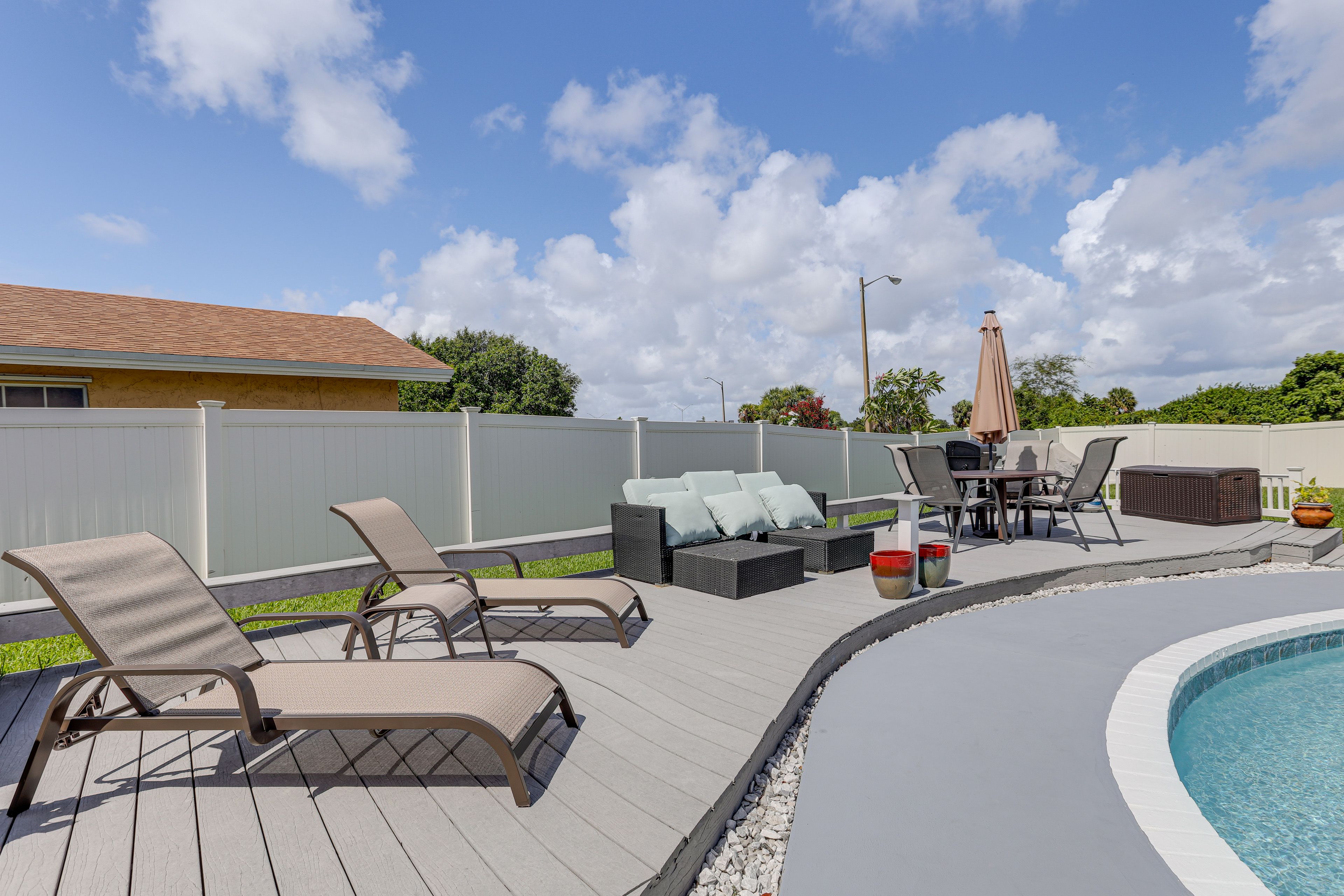 Furnished Deck