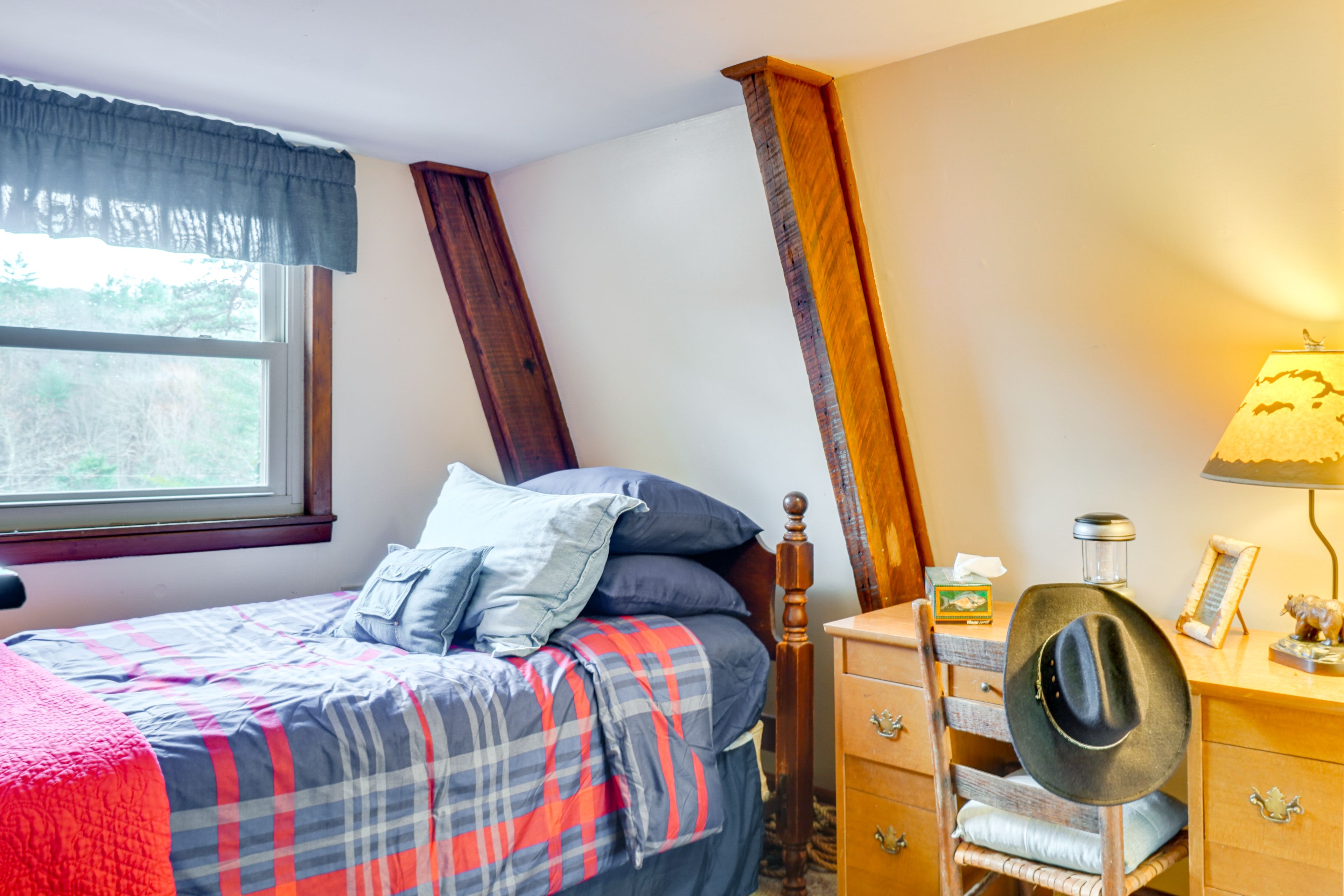 Bedroom 1 | Twin Bed | 3rd Floor