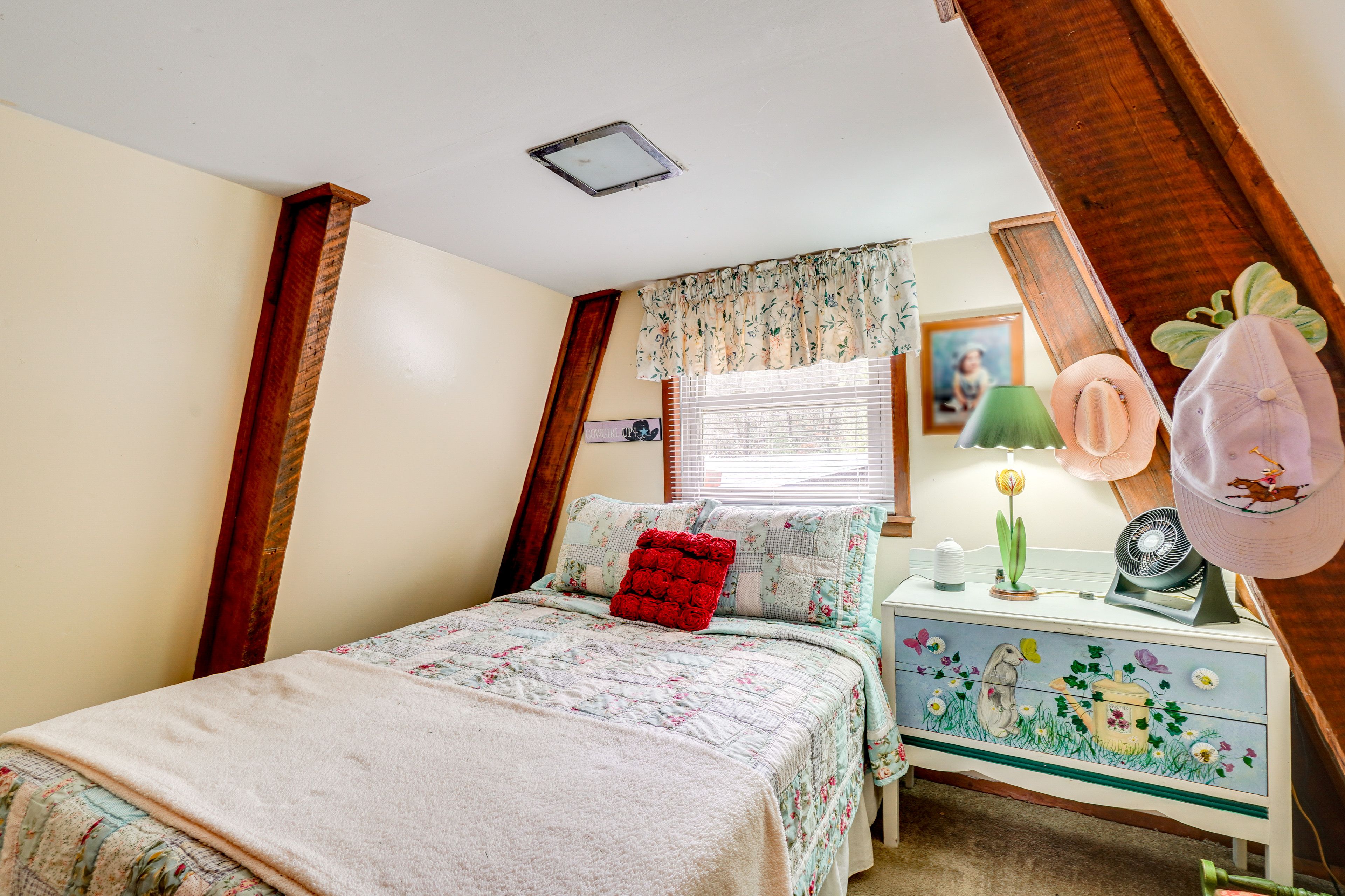 Bedroom 2 | Full Bed | 3rd Floor