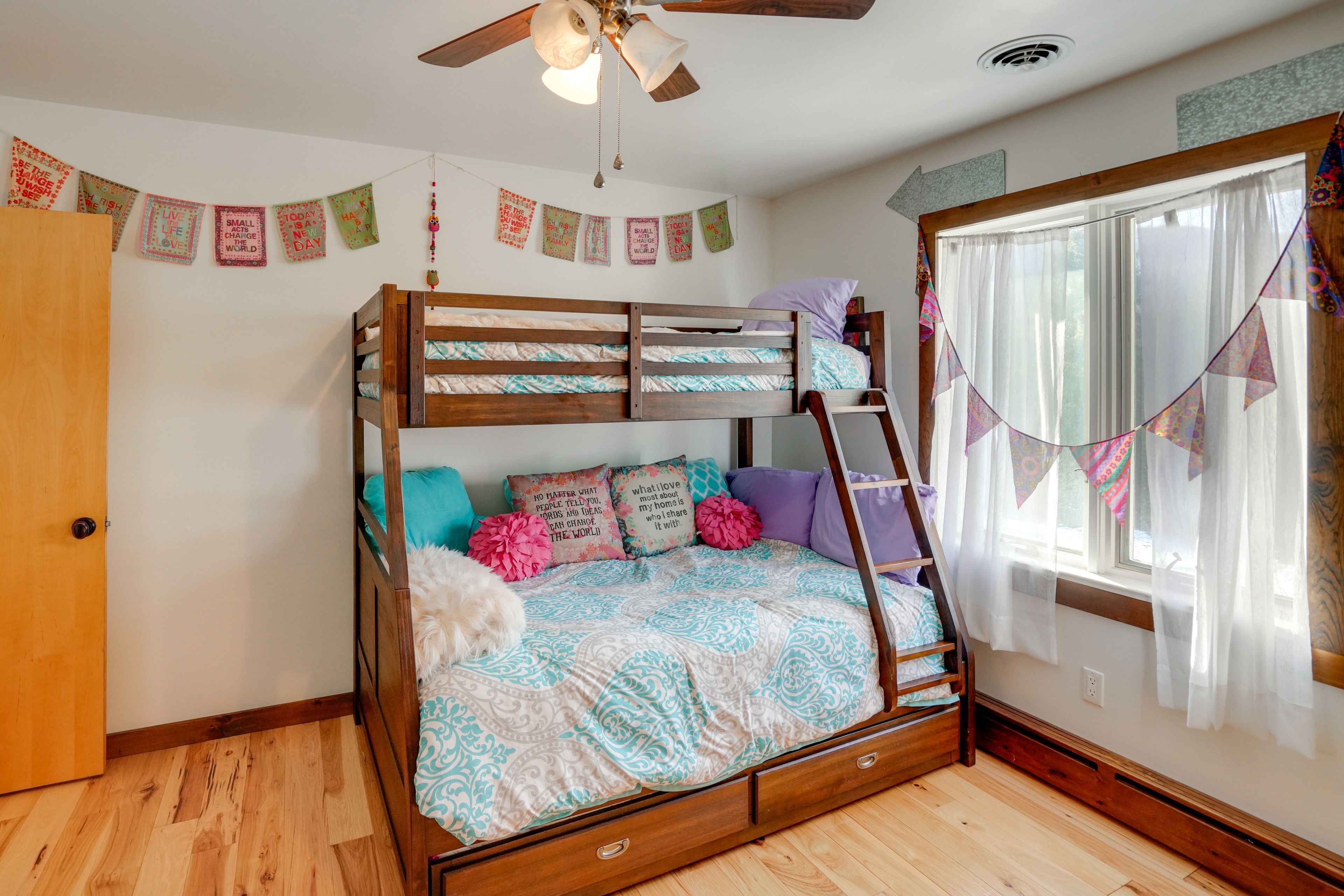 Bedroom 2 | Twin/Full Bunk Bed w/ Twin Trundle | 2nd Floor