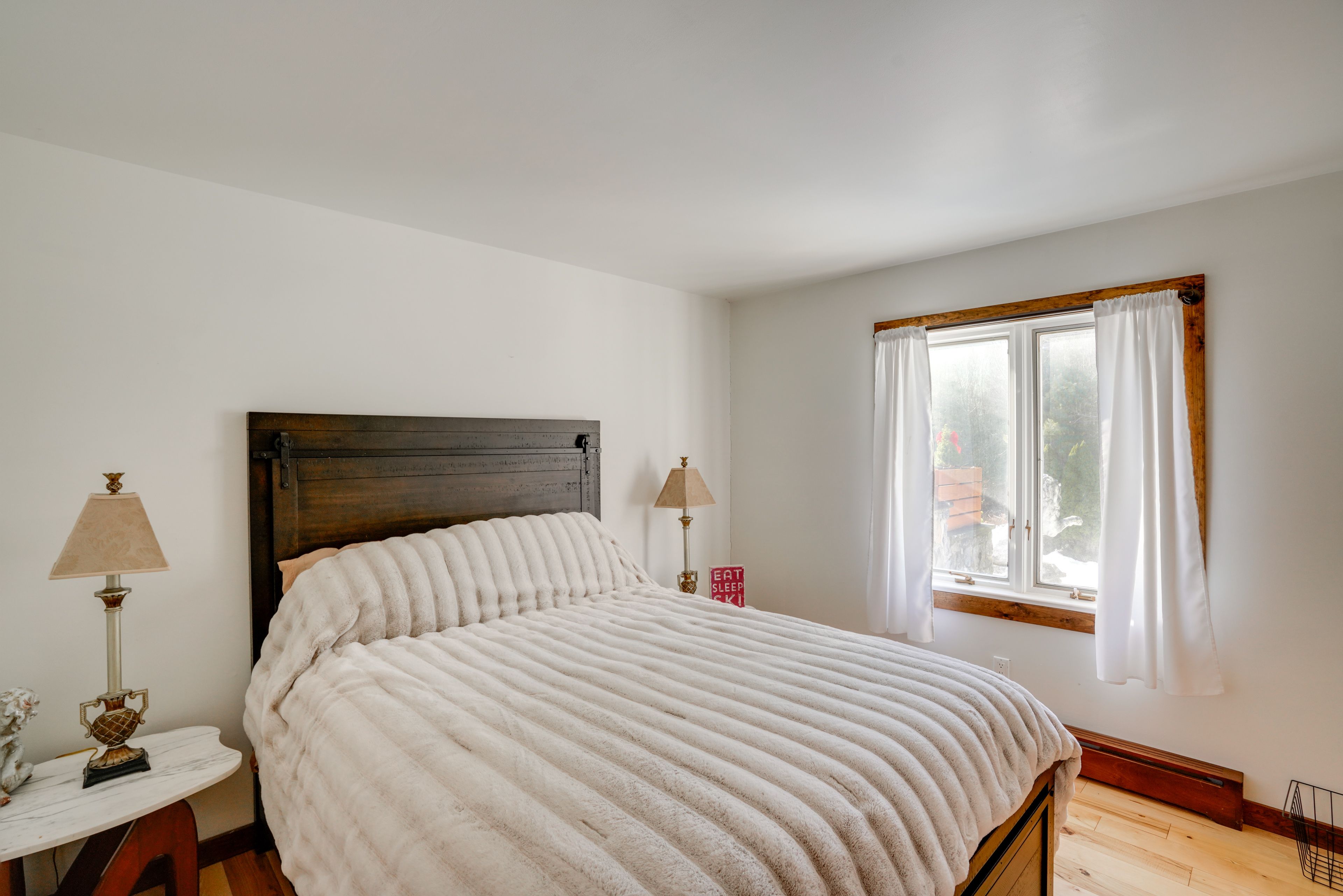 Bedroom 6 | Queen Bed | 1st Floor