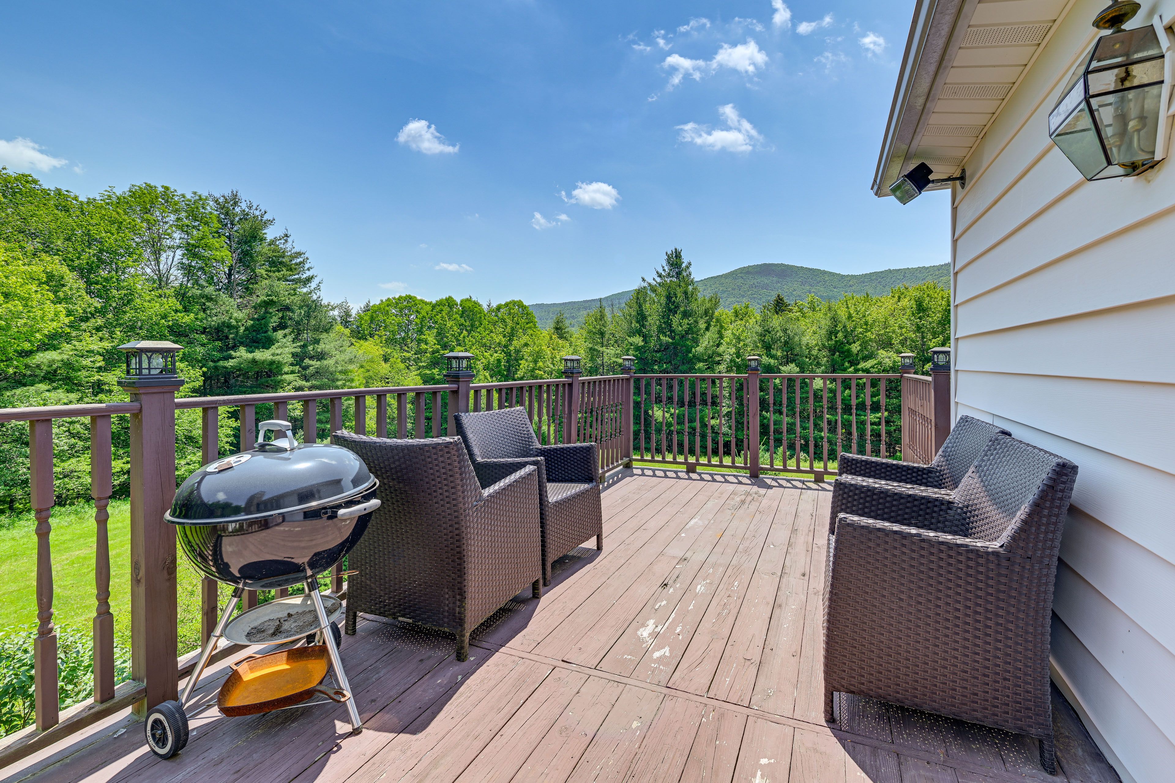 Upper Deck | Charcoal Grill