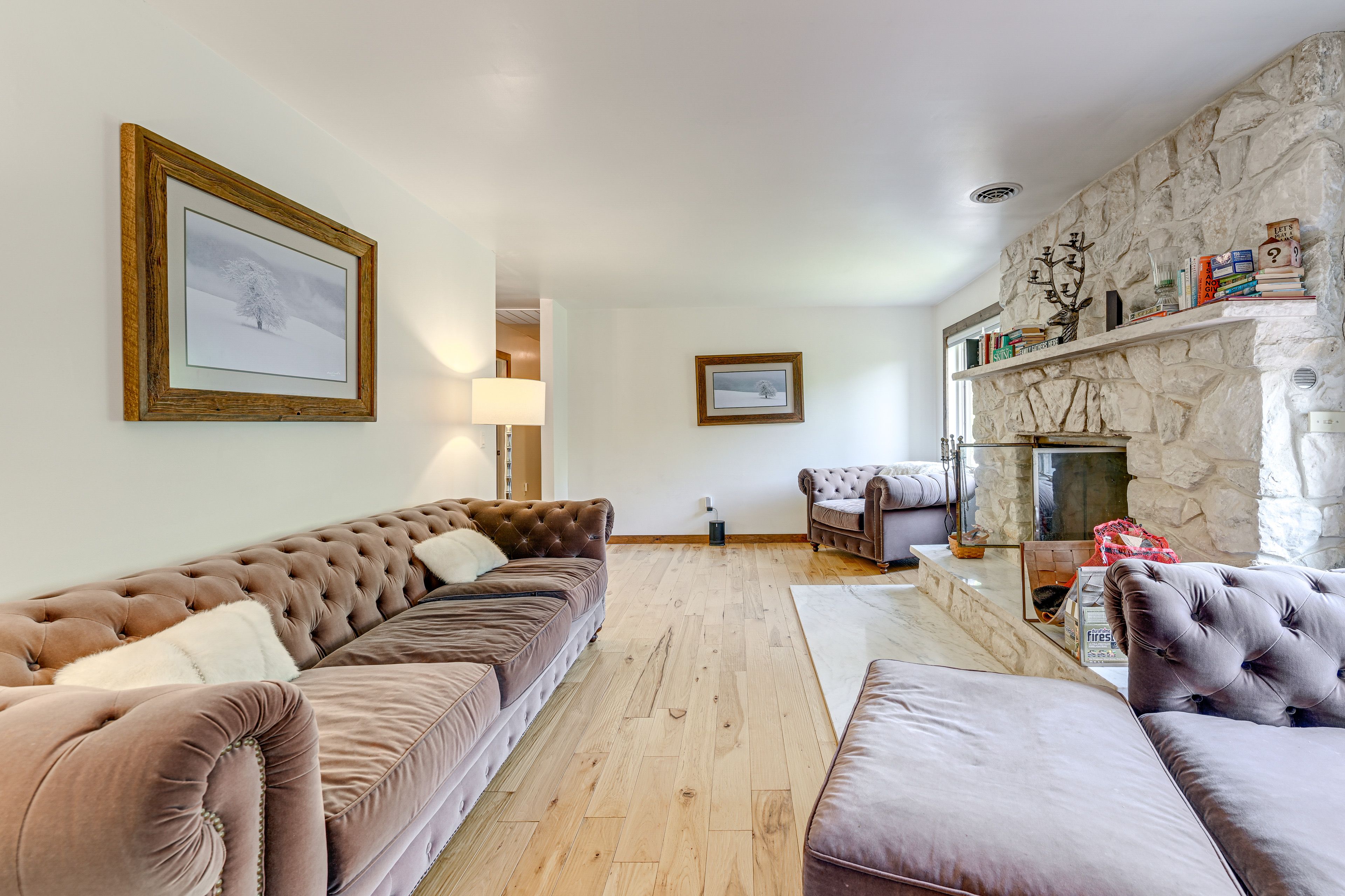 Living Room | Fireplace | 2nd Floor