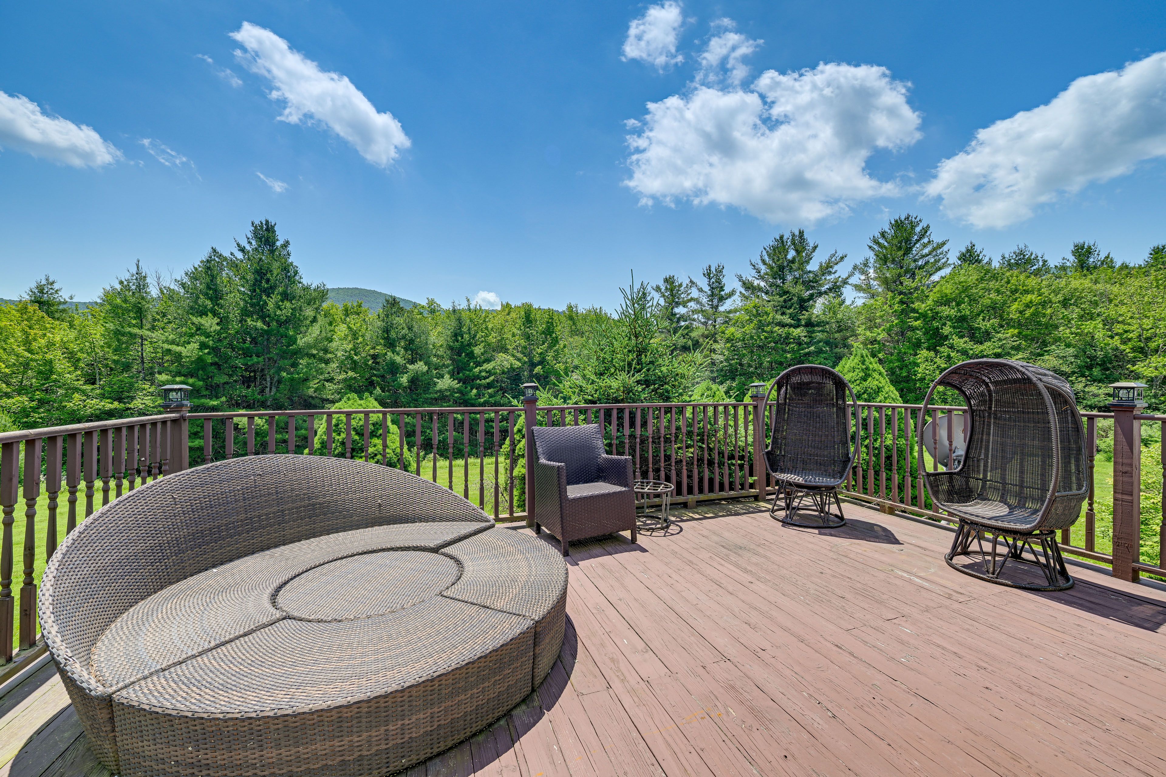 East Jewett Vacation Rental | 6BR | 4.5BA | Stairs Required | 5,510 Sq Ft