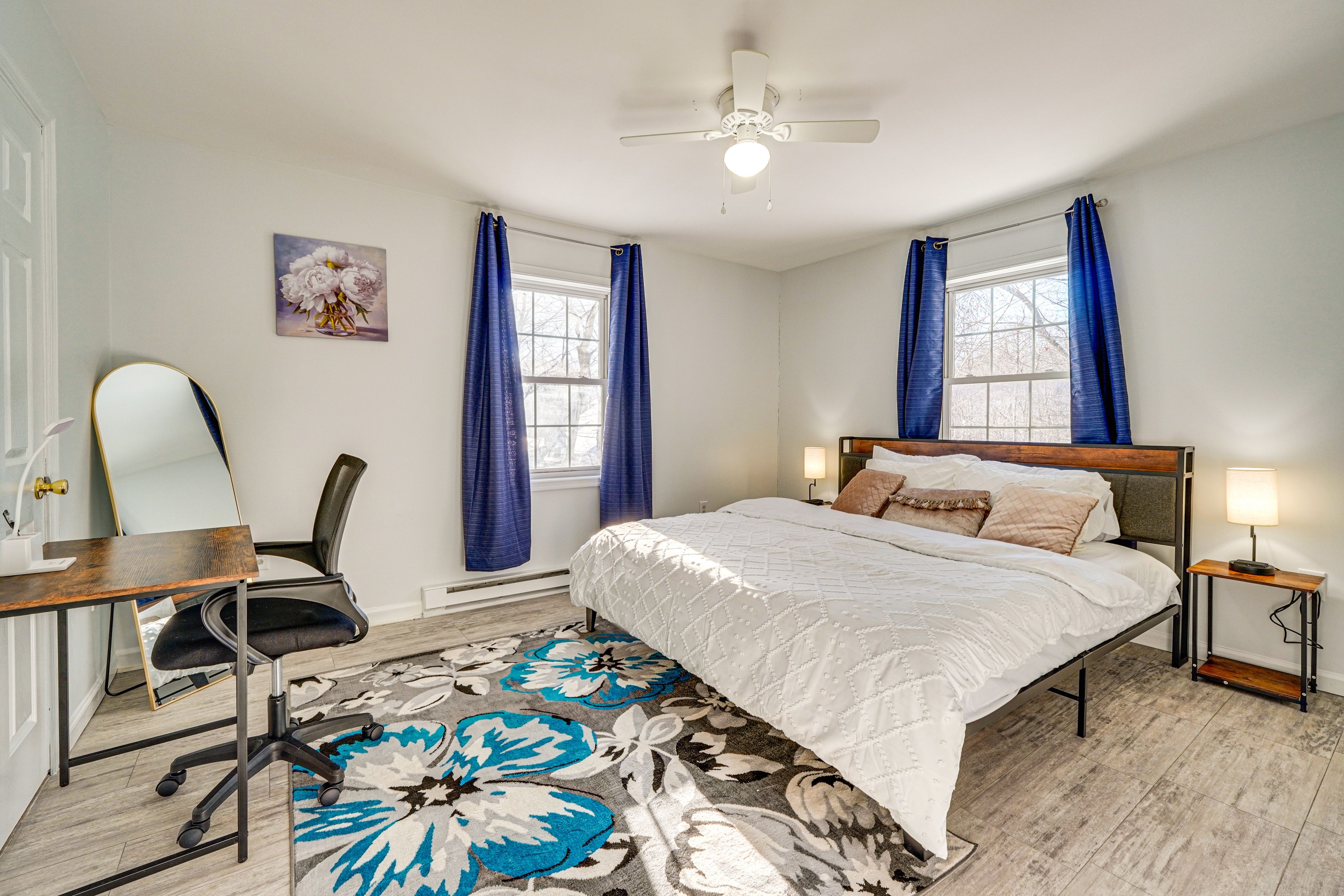 Bedroom 1 | King Bed | 1st Floor | Linens Provided