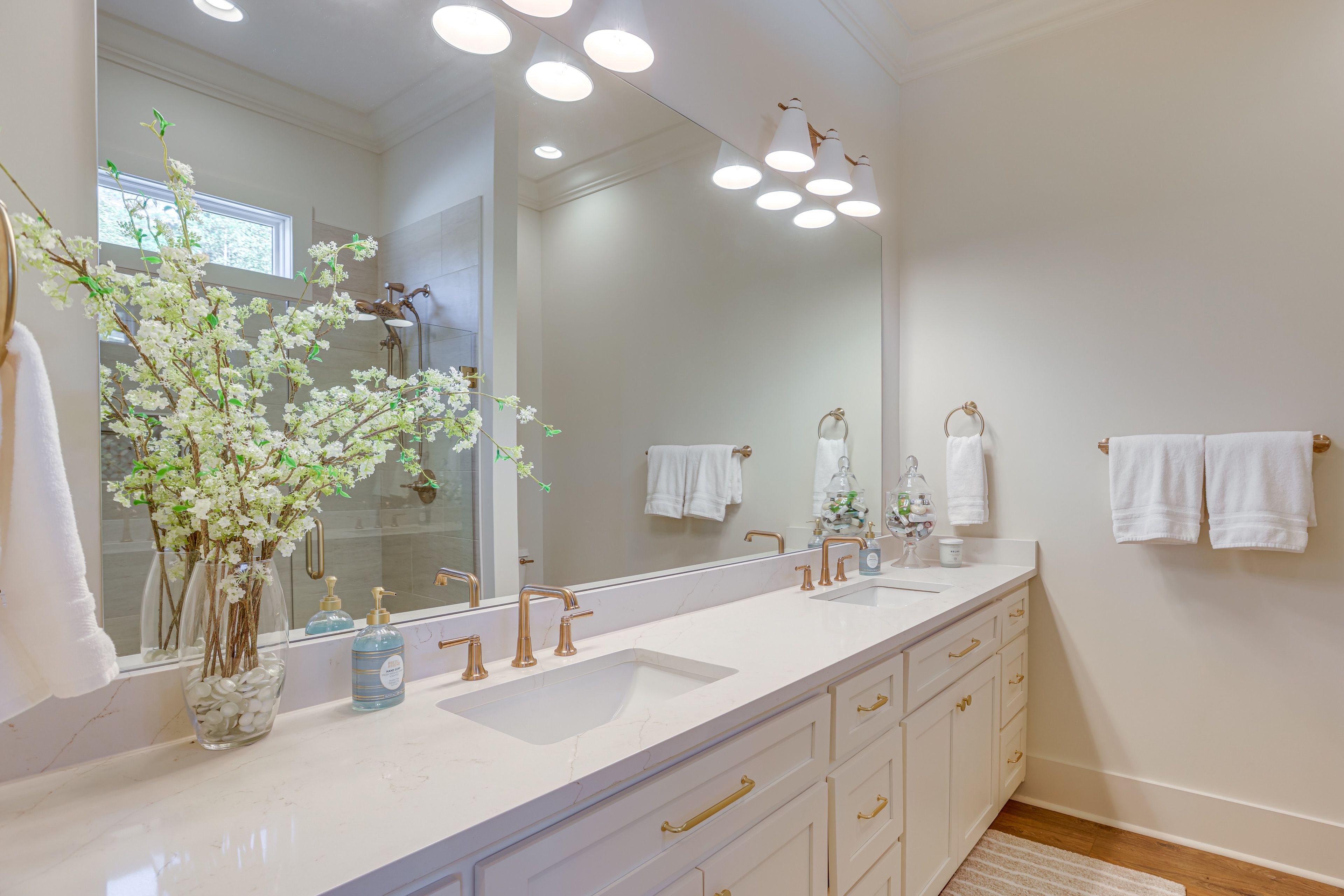 Full Bath | Towels | 1st Floor