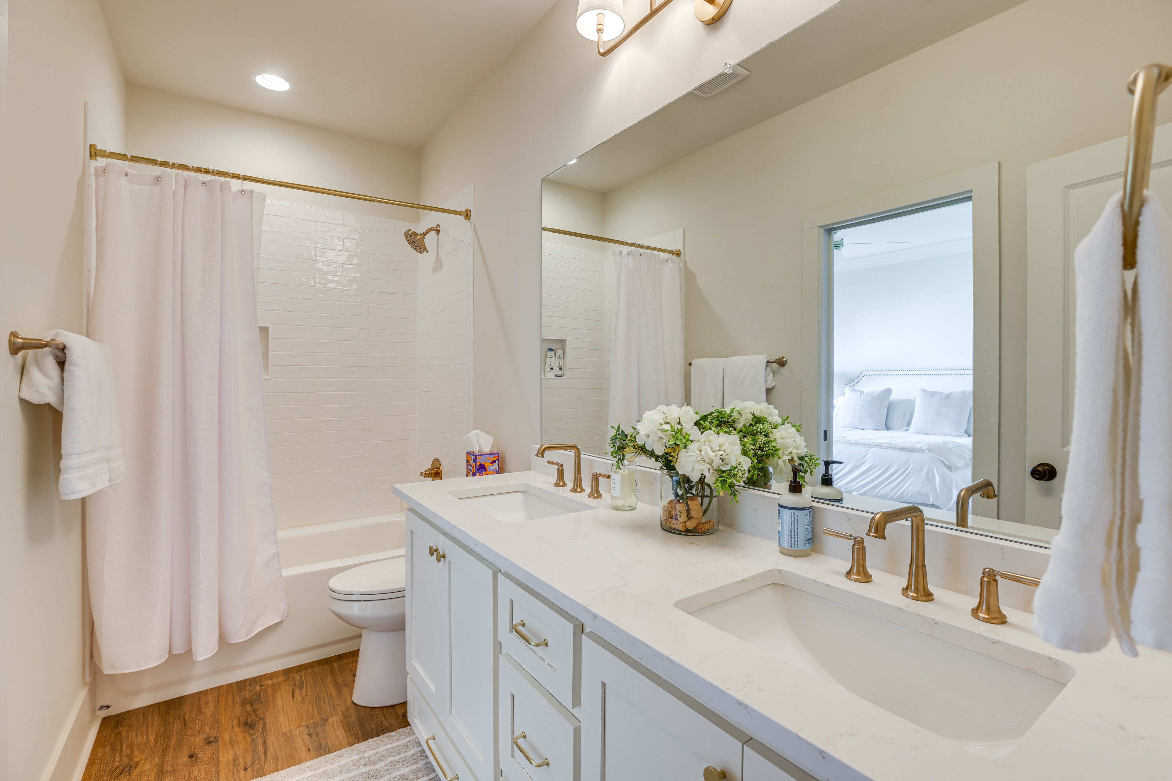 Full Bath | 2nd Floor