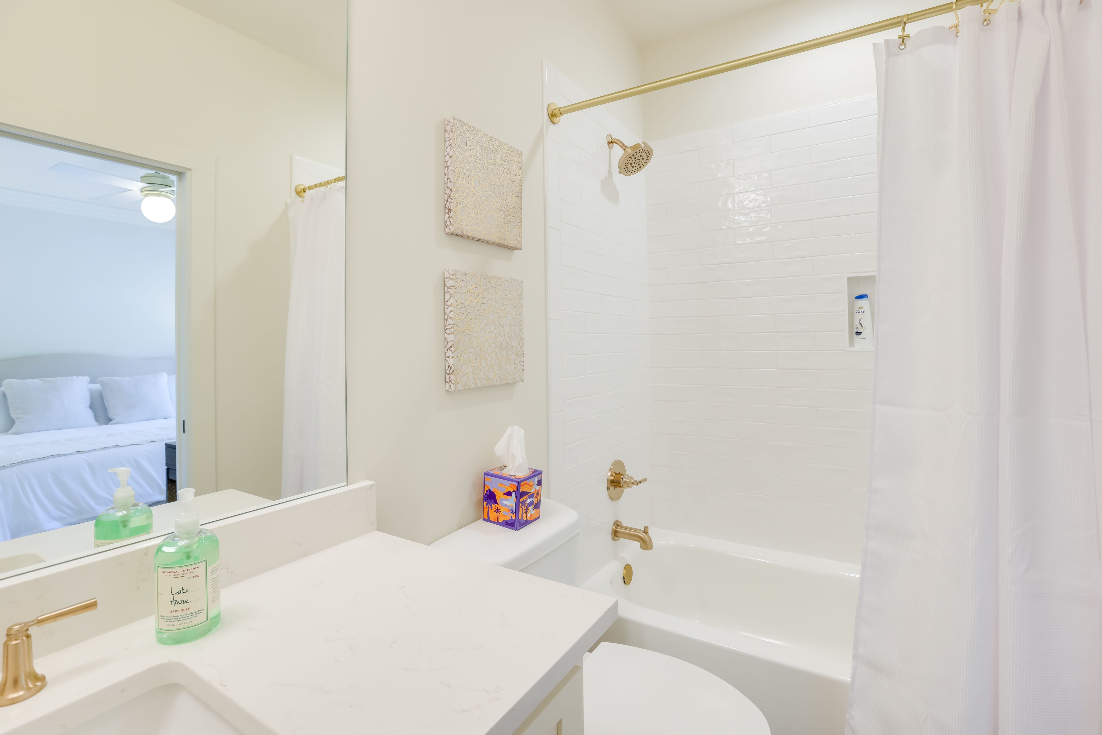 Full Bath | Complimentary Toiletries | 2nd Floor