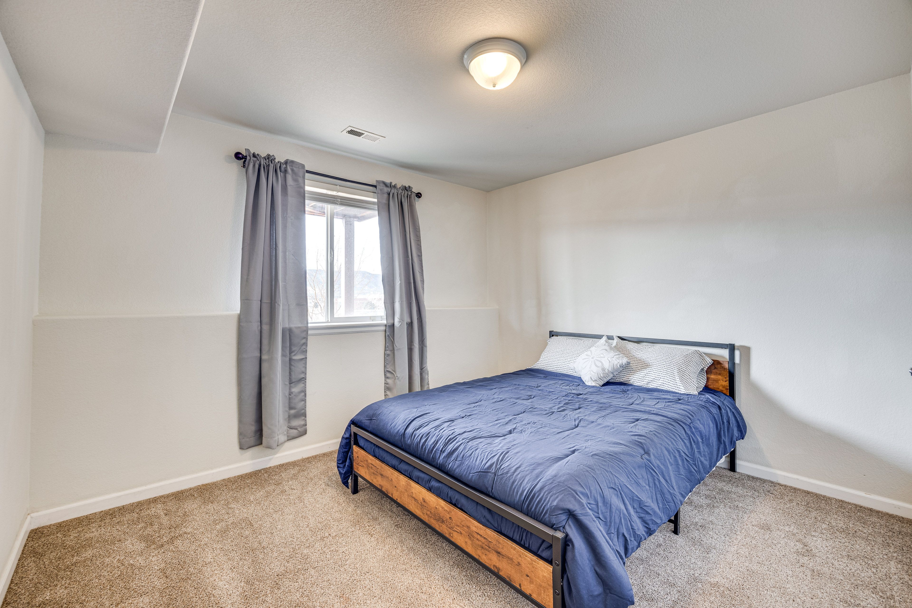 Bedroom 3 | Queen Bed | 1st Floor