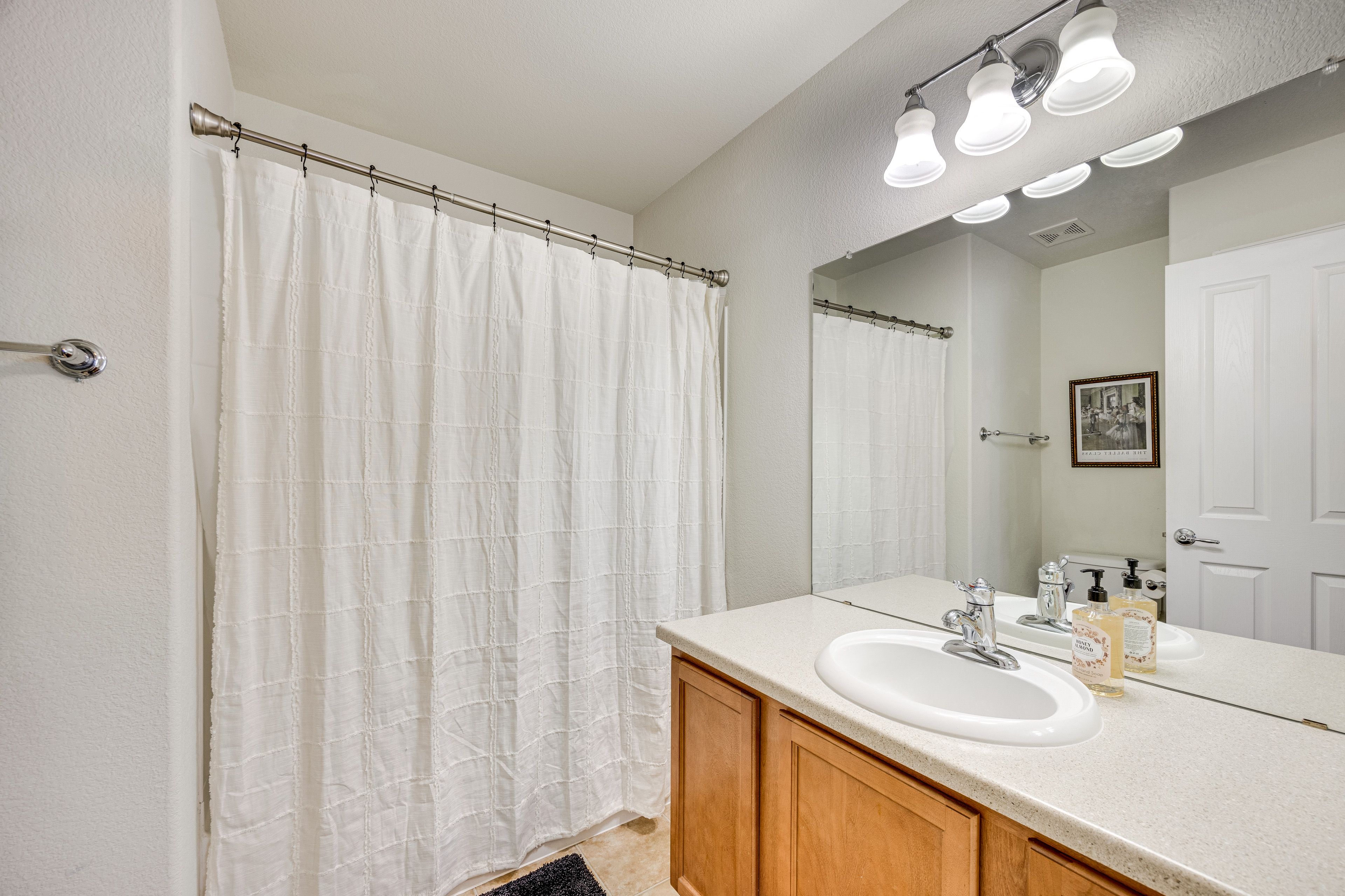 Full Bathroom | 3rd Floor