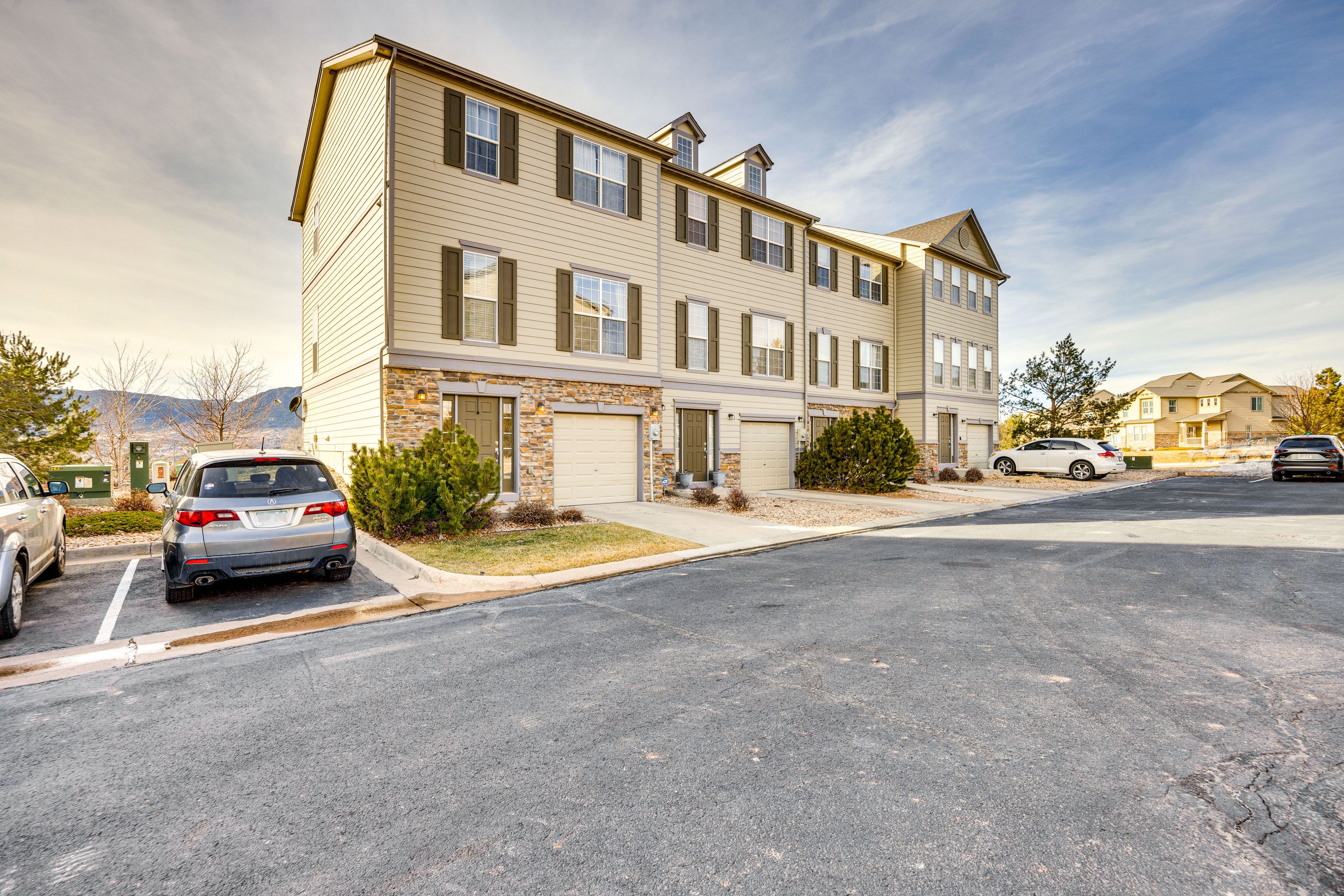 Parking | Driveway (1 Vehicle) | Free Street Parking