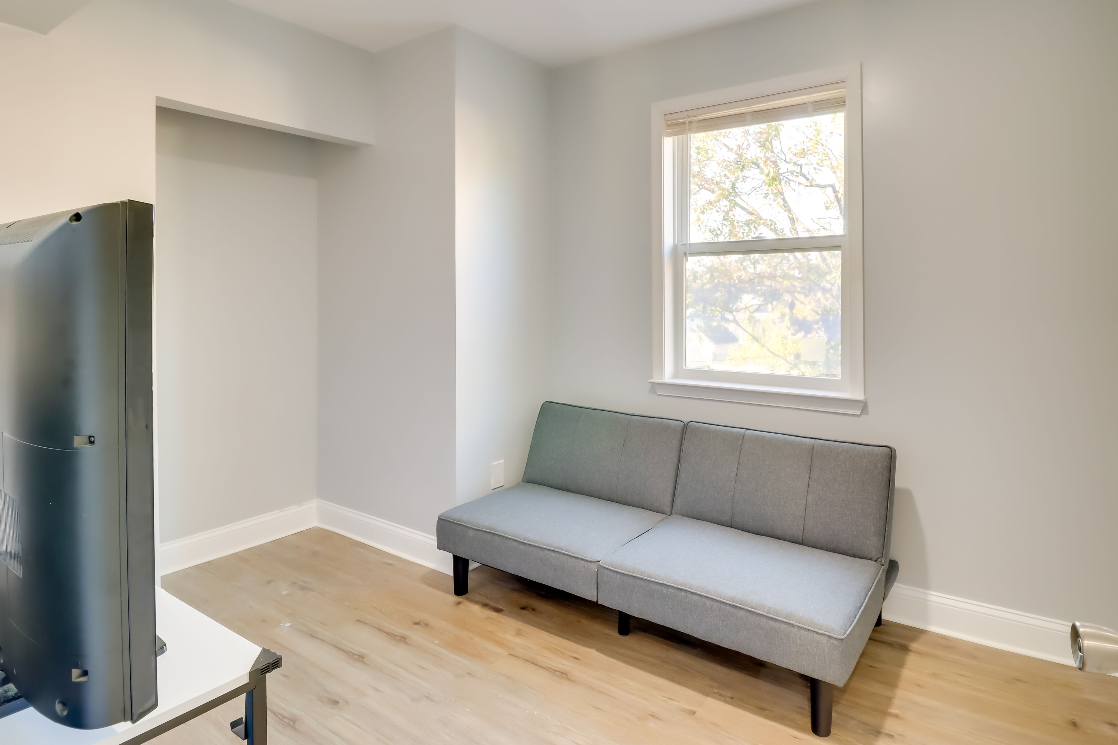 Sitting Room | Flat-Screen TV | 2nd Floor