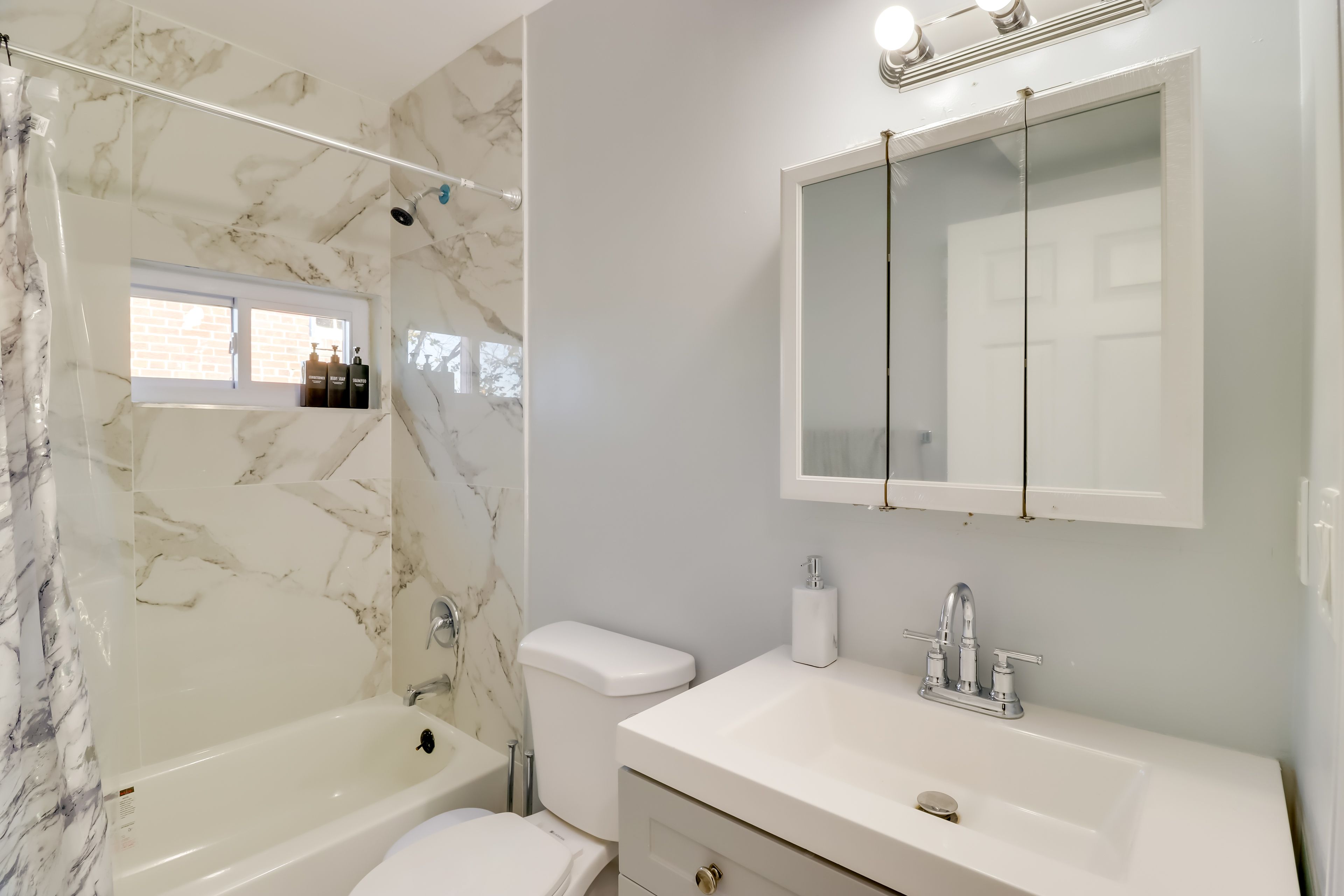 Full Bathroom | 2nd Floor