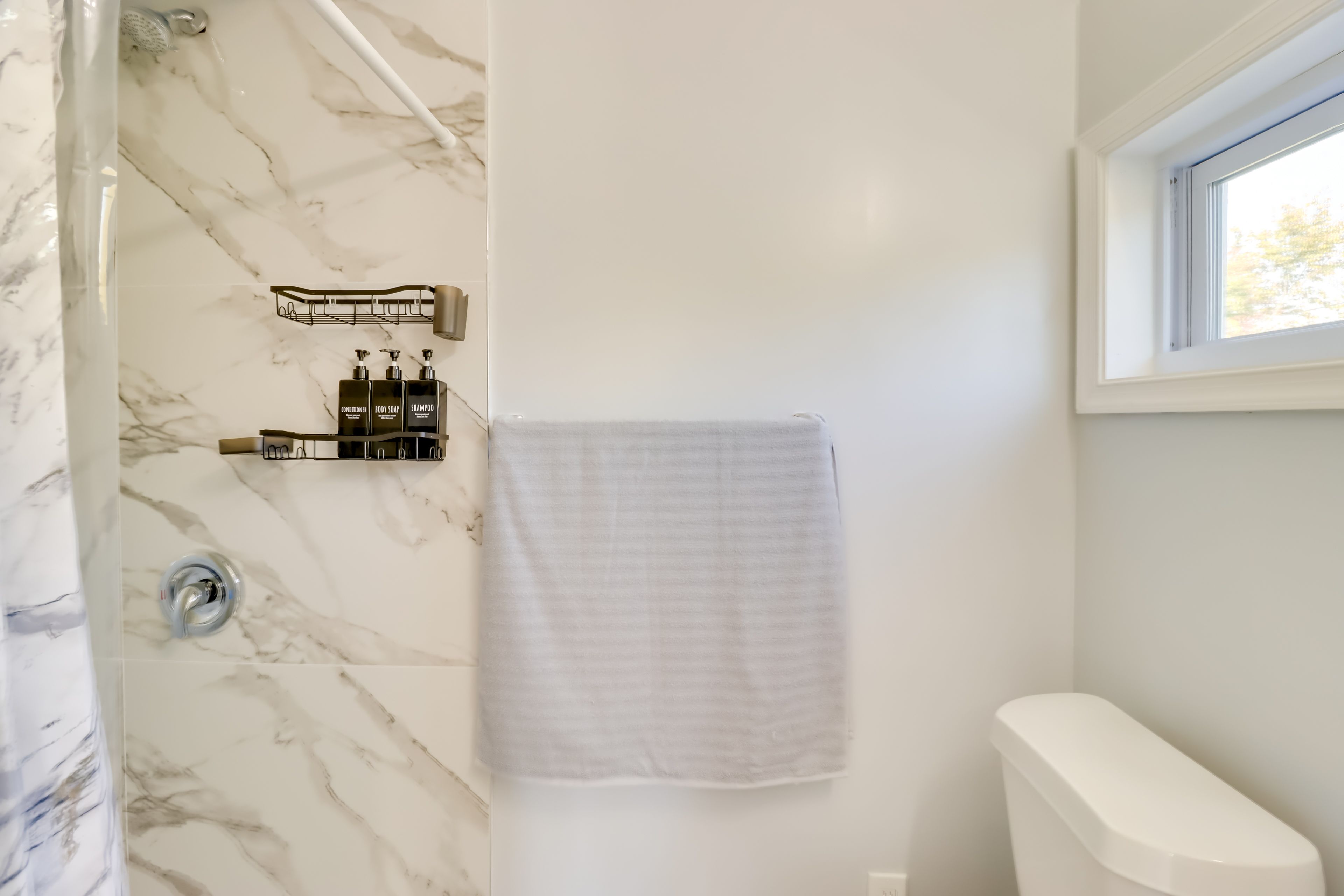 Full Bathroom | 2nd Floor