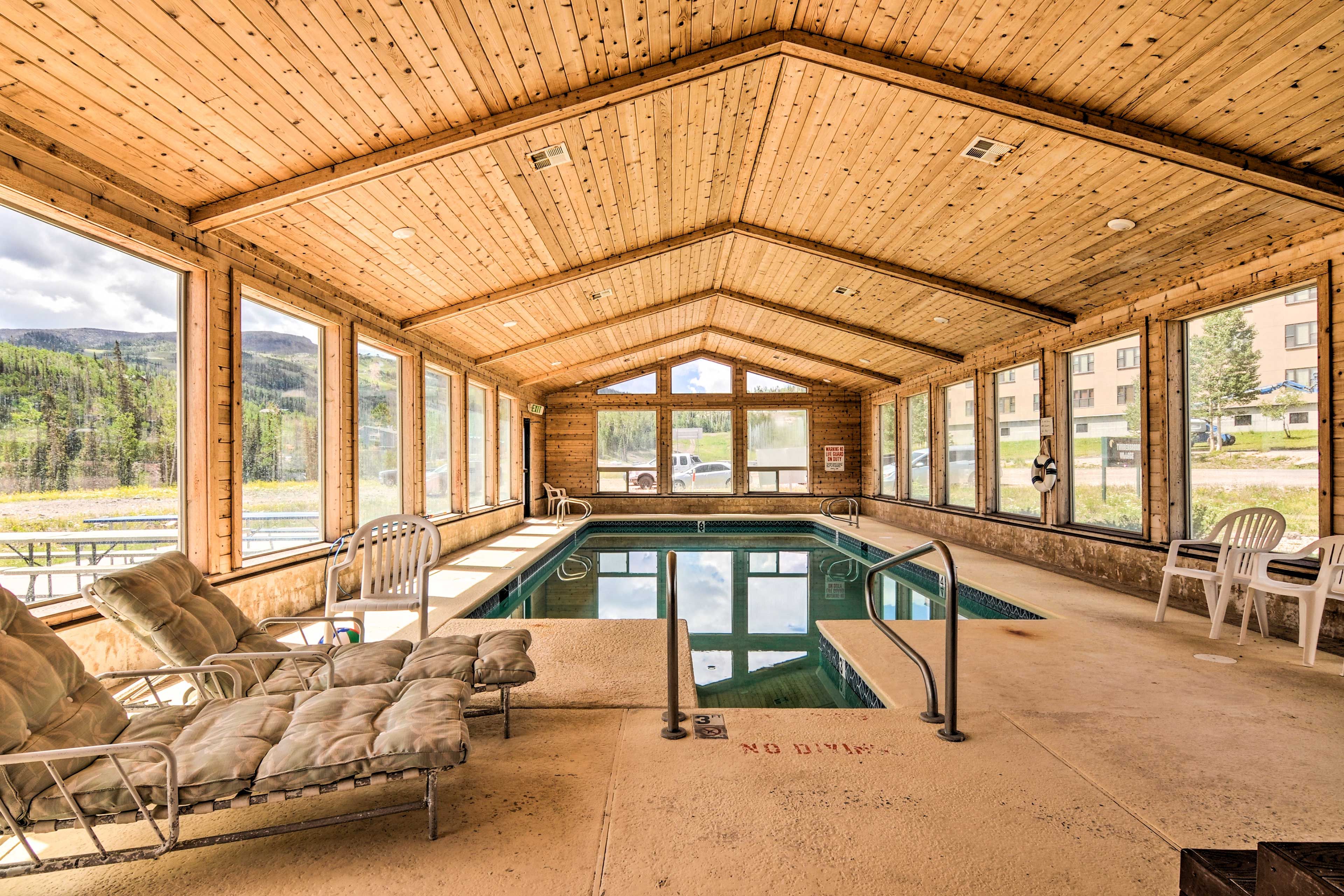 Community Pool & Hot Tub
