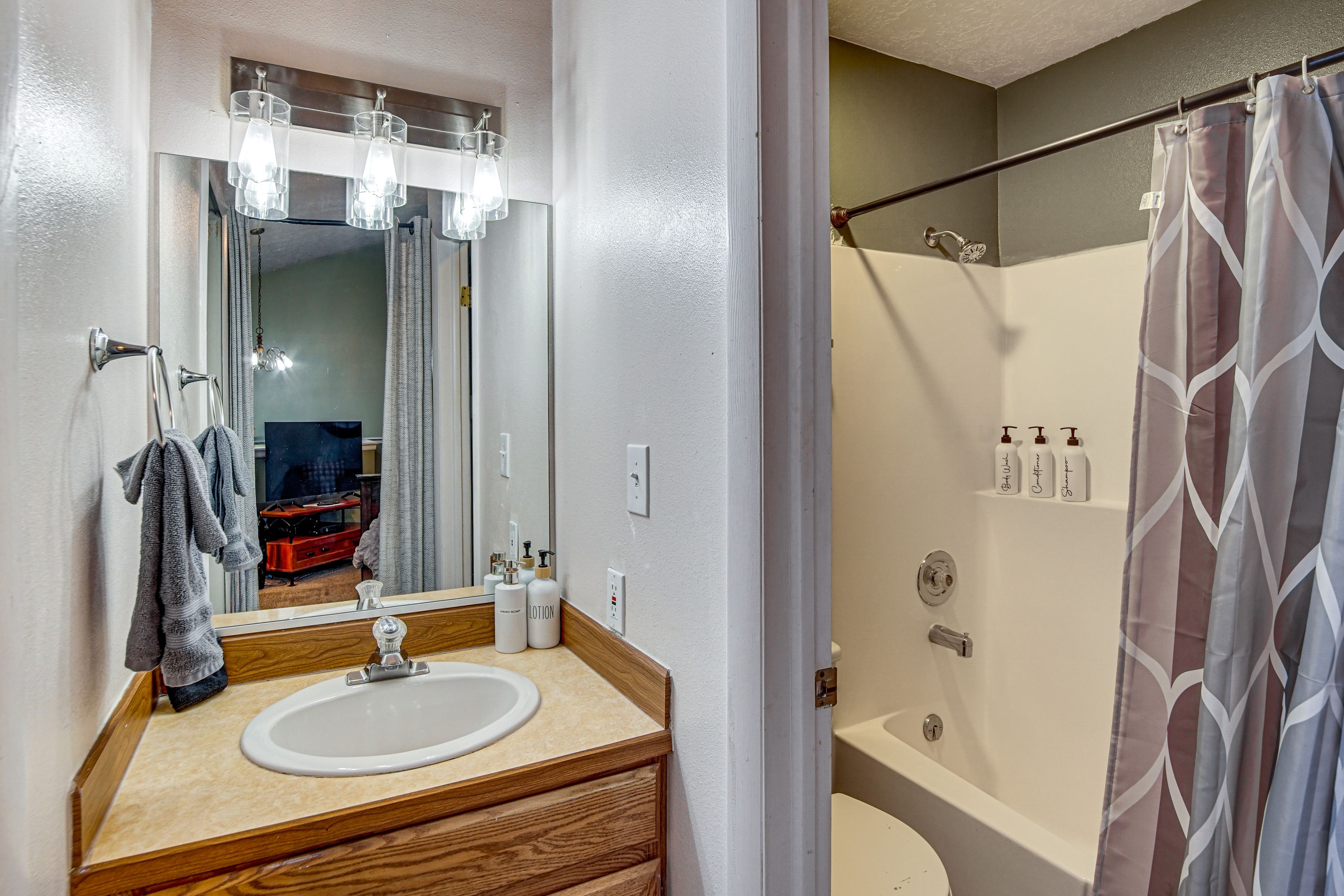 Bathroom | Loft Level