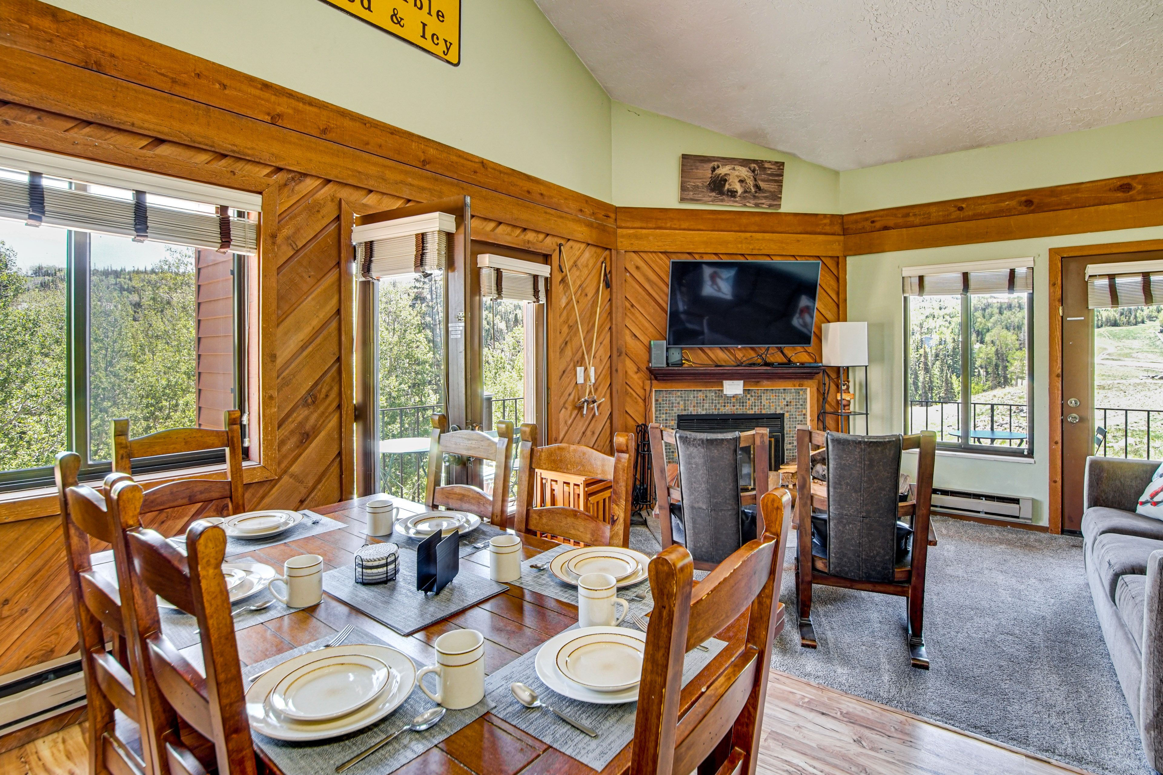 Dining Area | Main Level