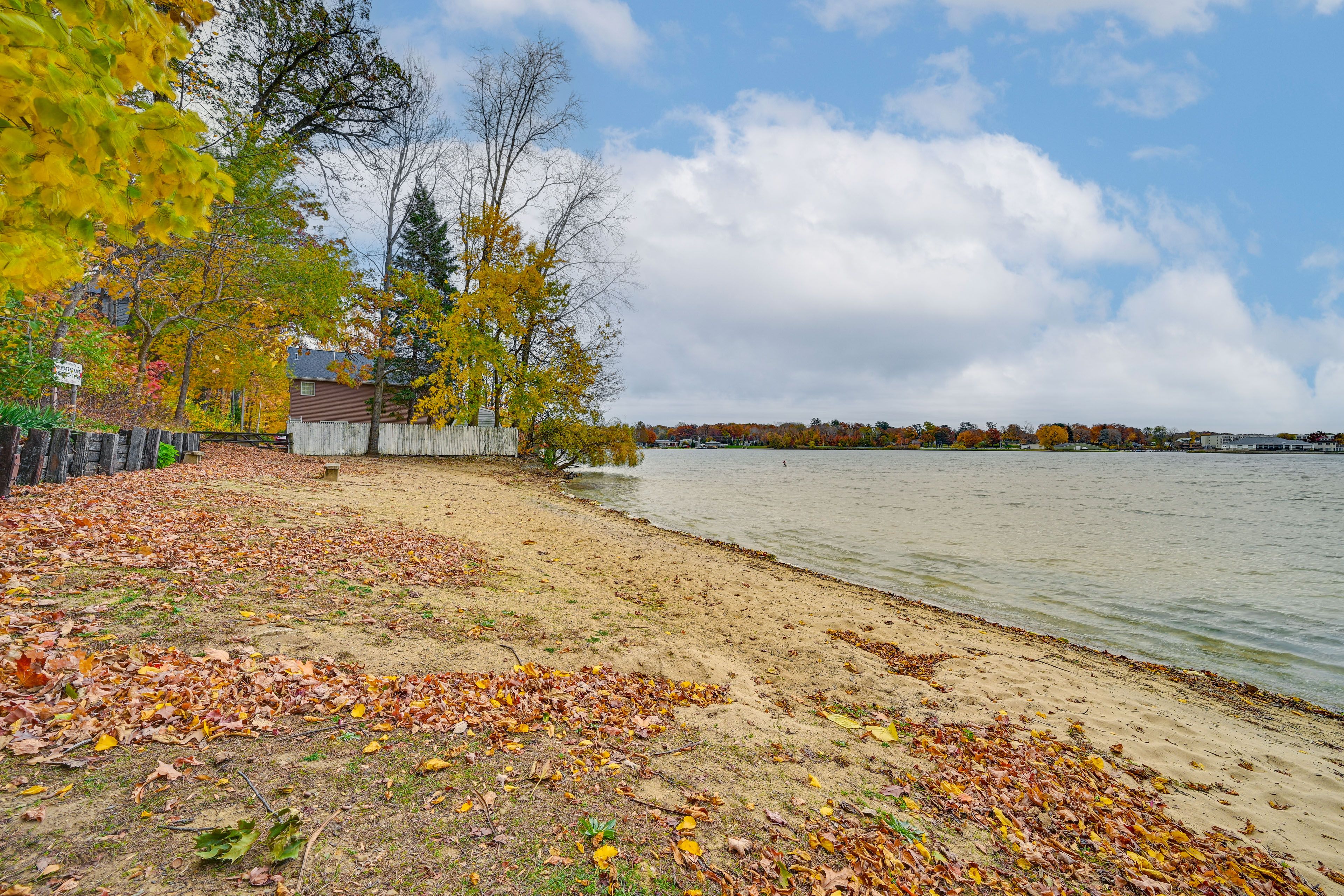 Residential Neighborhood w/ Pine Lake Access