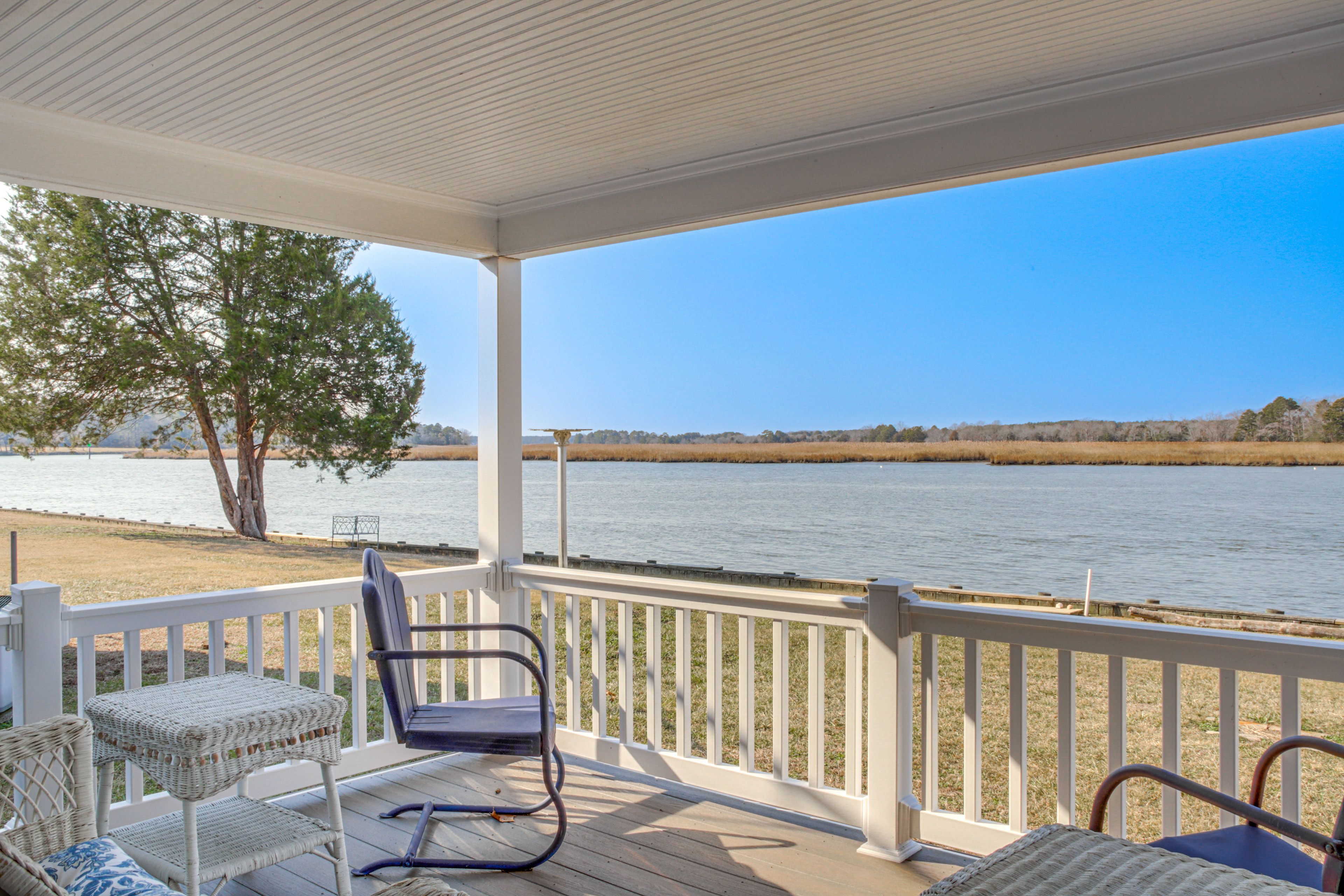 Furnished Porch