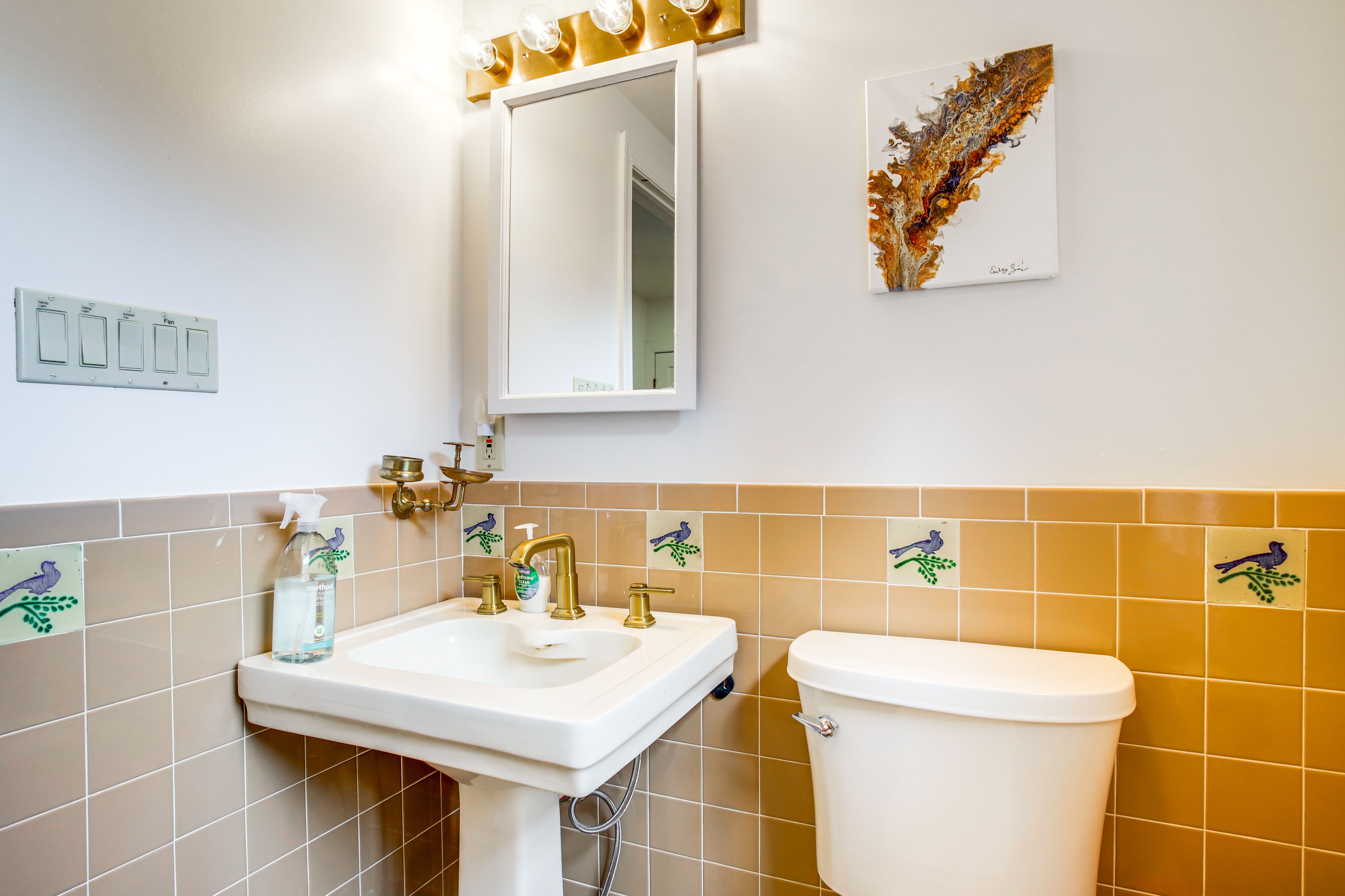 Full Bathroom | 2nd Floor