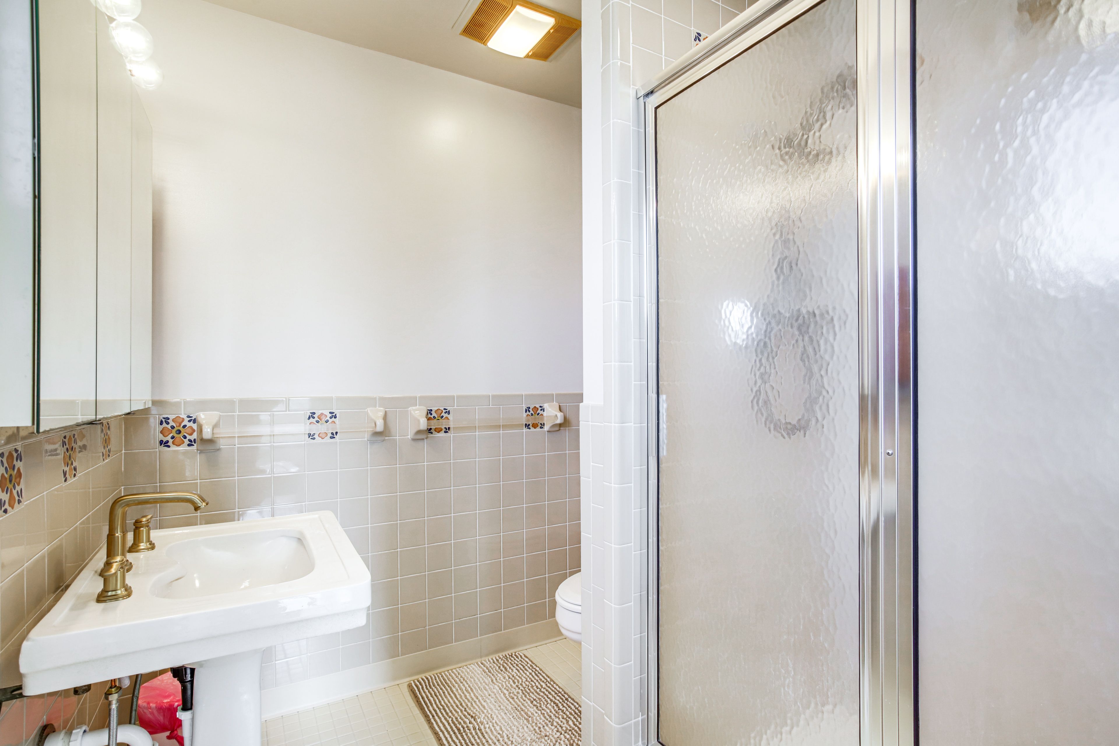 En-Suite Bathroom | 2nd Floor | Complimentary Toiletries